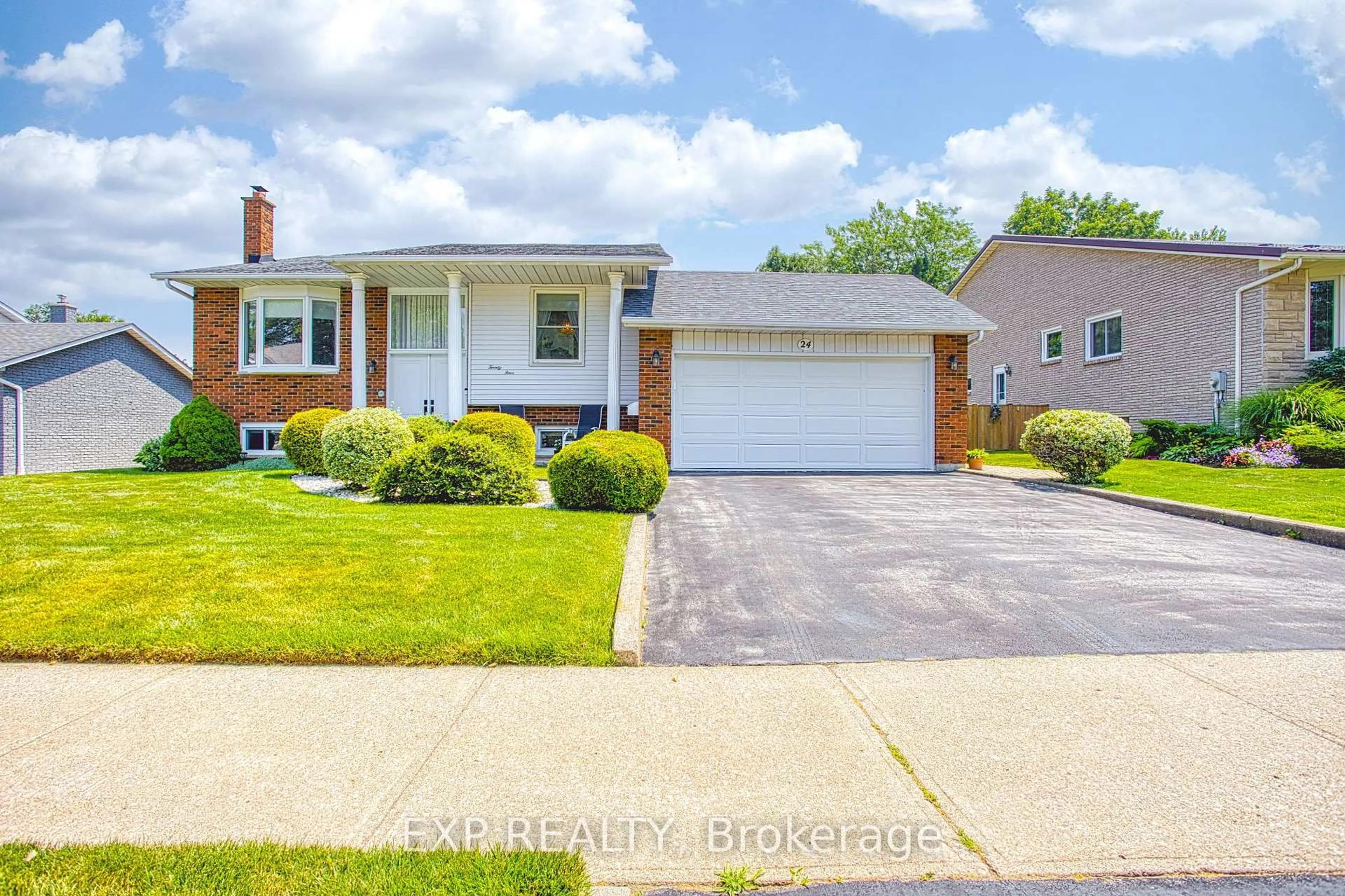 Home with vinyl exterior material, street for 24 Samuel Rd, Grimsby Ontario L3M 4P6