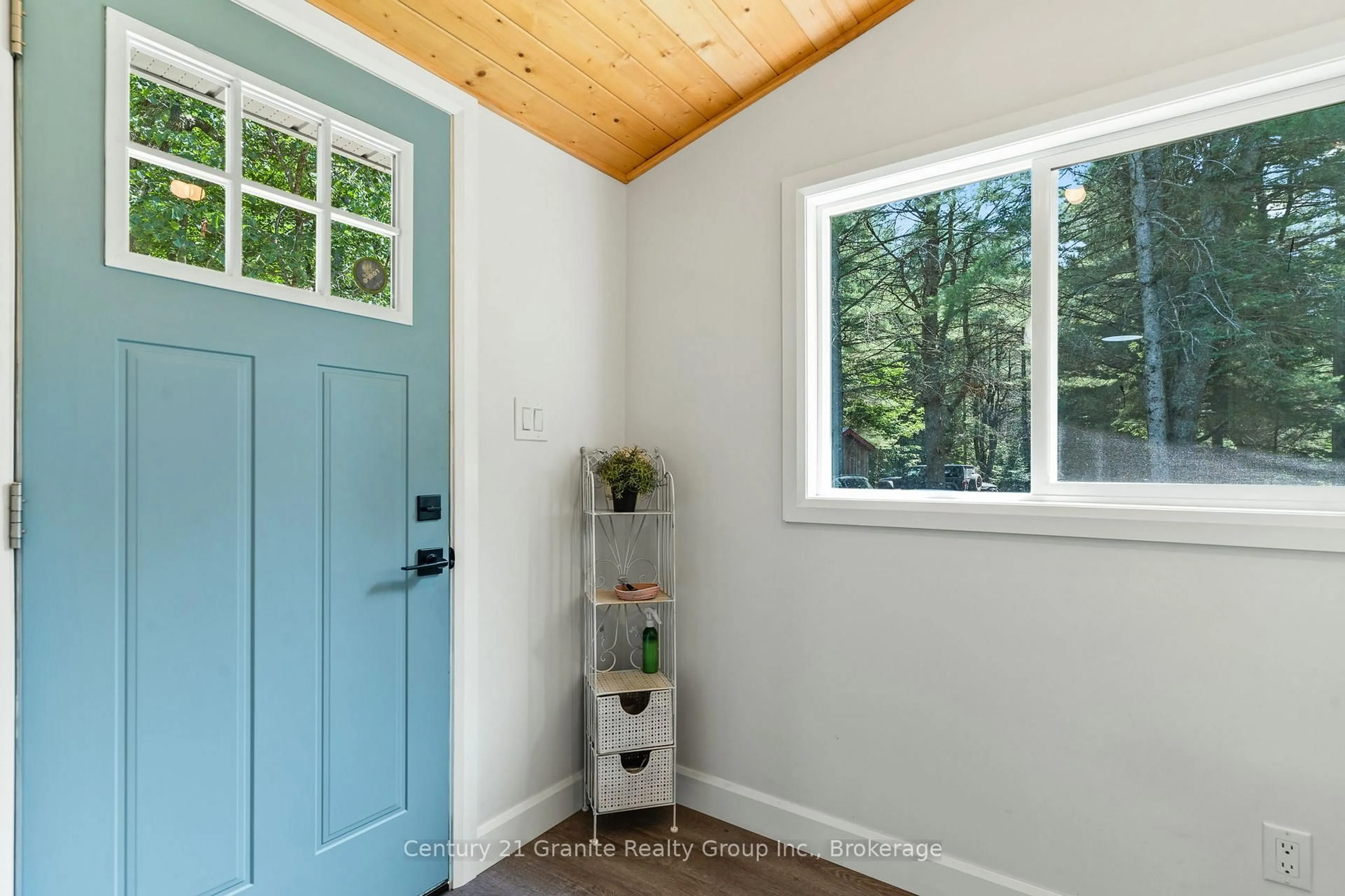 Indoor entryway for 10979 Highway 118, Algonquin Highlands Ontario K0M 1S0