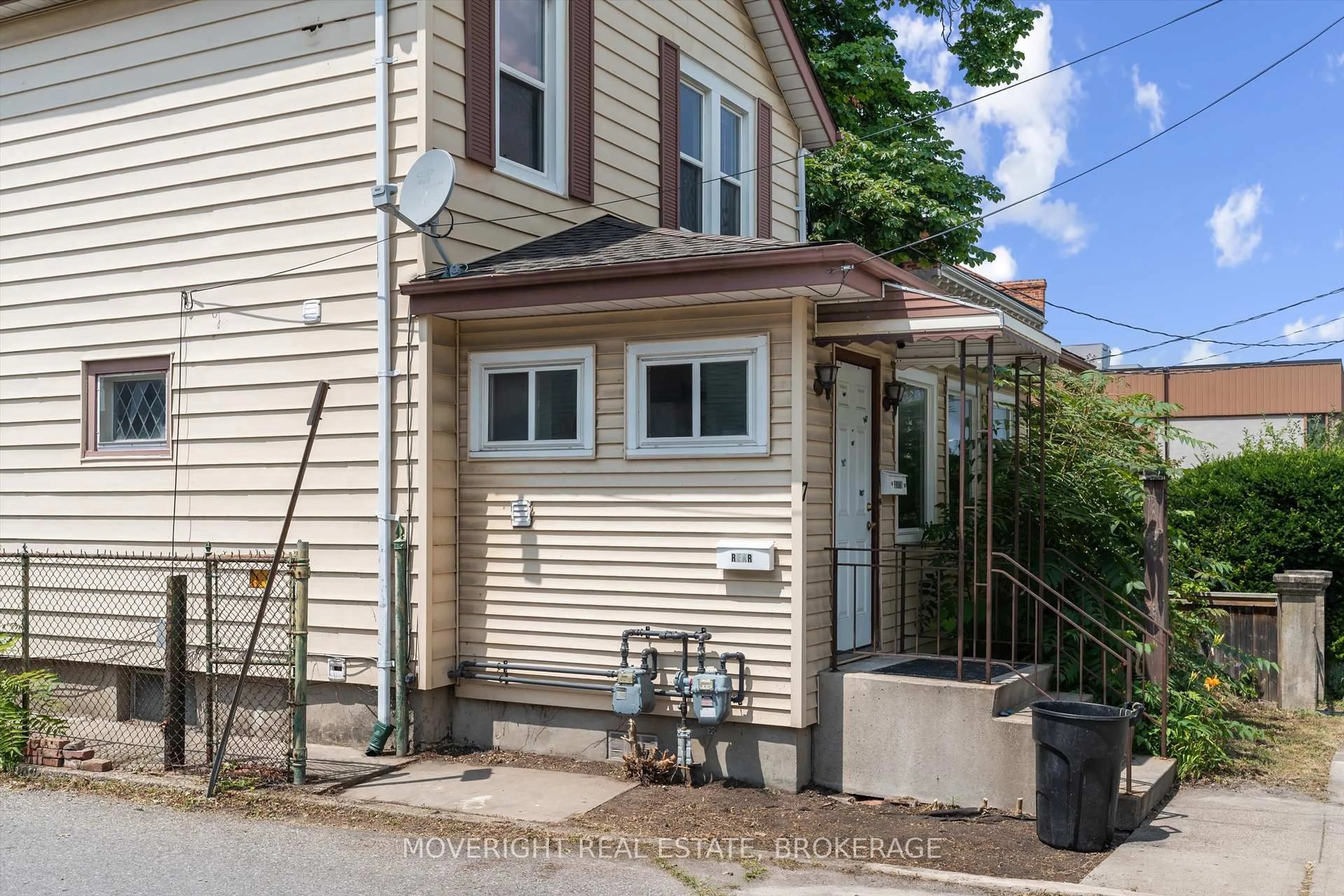 Home with vinyl exterior material, street for 7 Ormond St, Thorold Ontario L2V 1Y2
