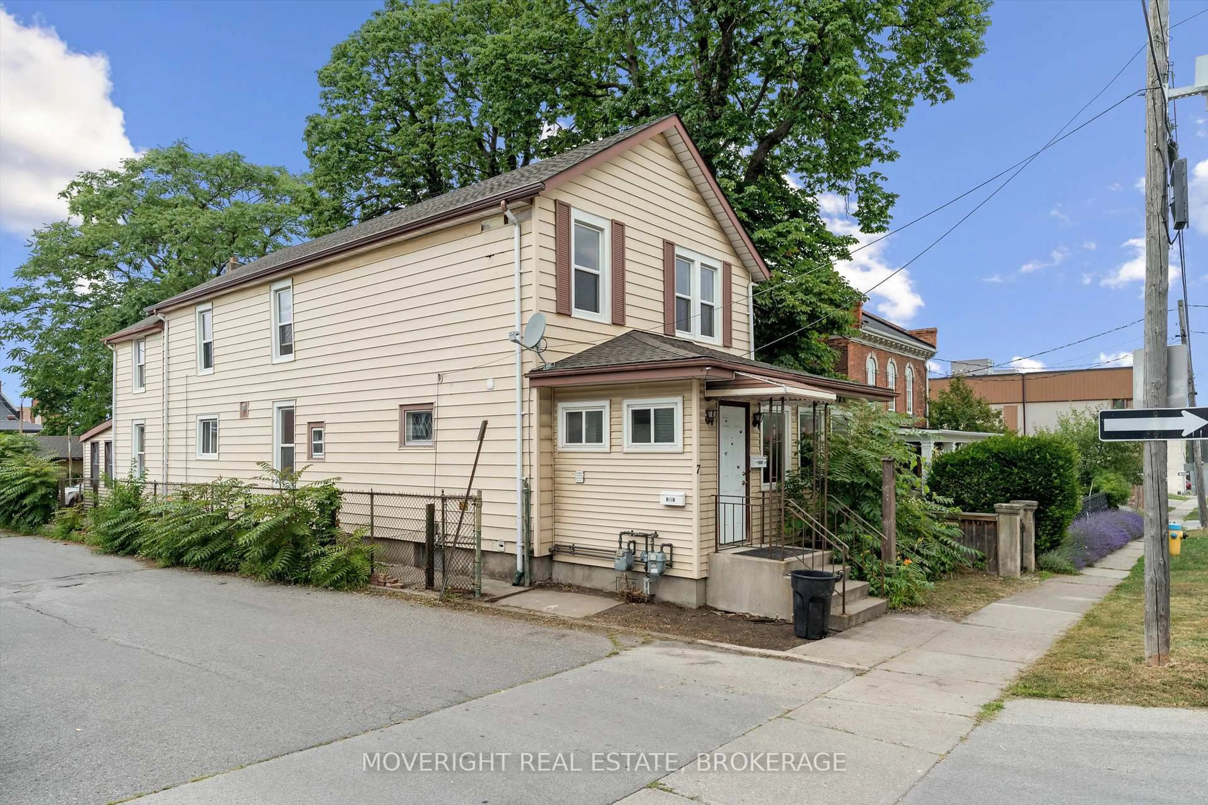 A pic from outside/outdoor area/front of a property/back of a property/a pic from drone, street for 7 Ormond St, Thorold Ontario L2V 1Y2