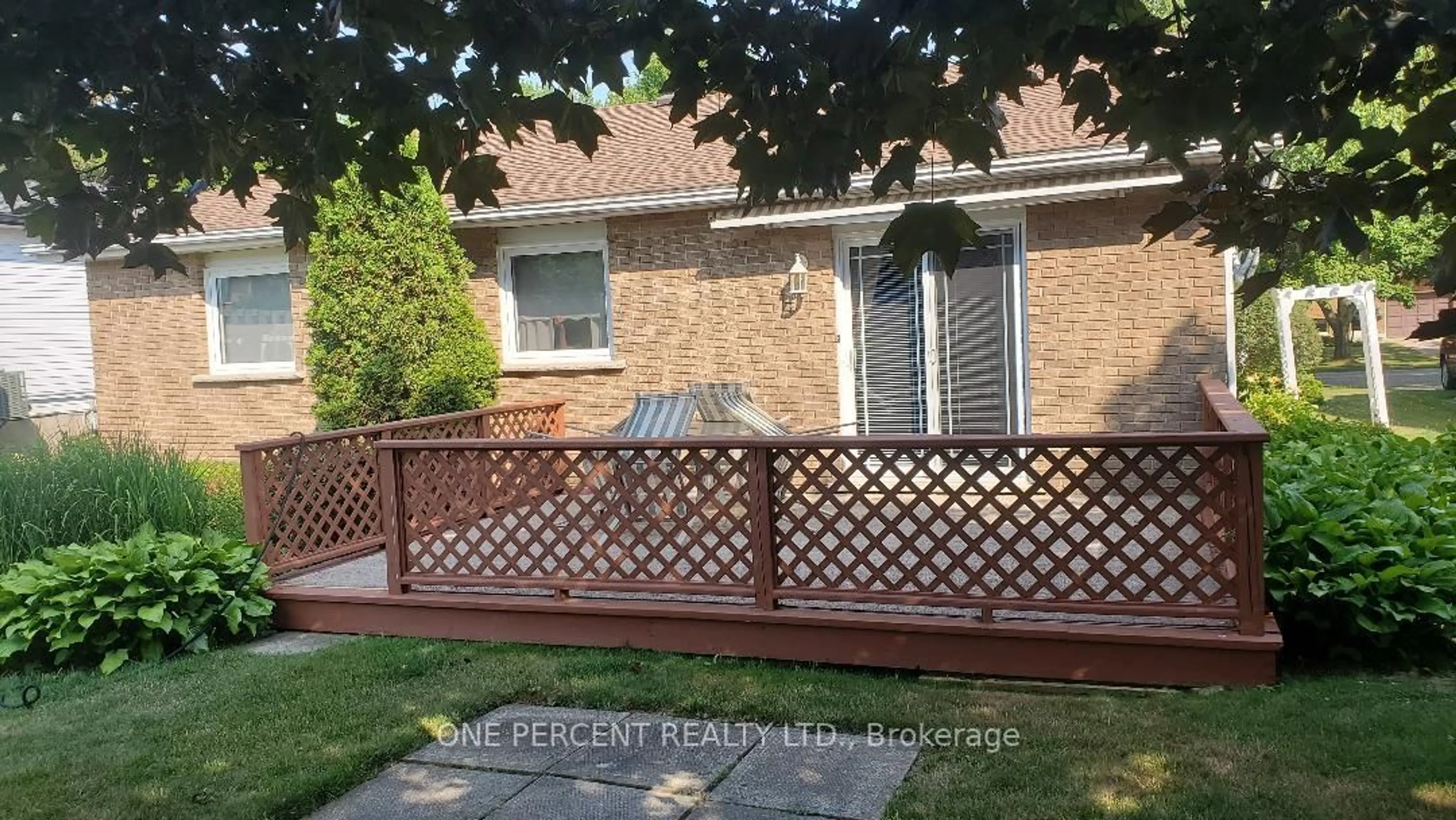 Patio, street for 18 Magwood Crt, Stratford Ontario N4Z 1G3