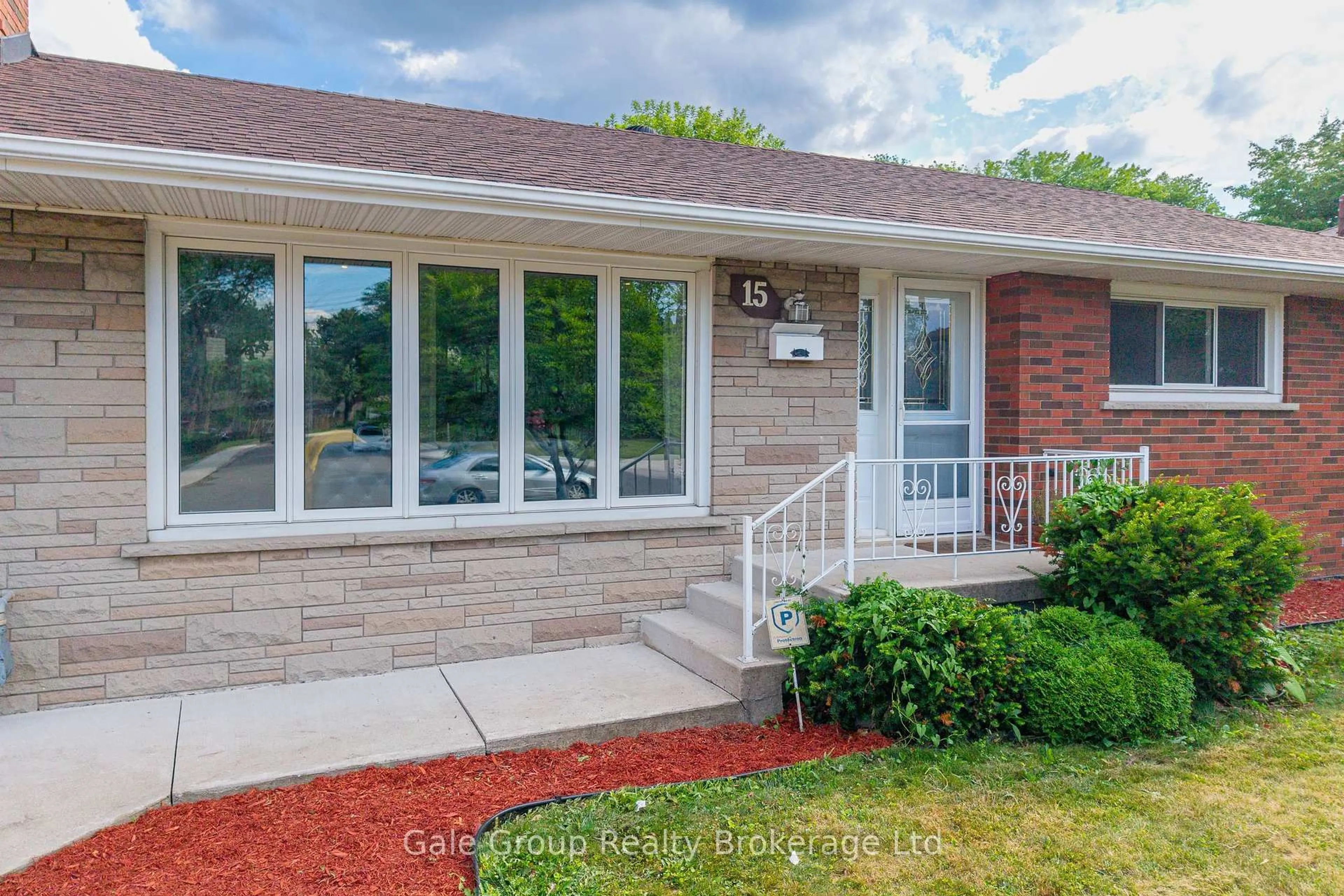 Home with brick exterior material, street for 15 Kelvin Crt, Hamilton Ontario L8E 1J2
