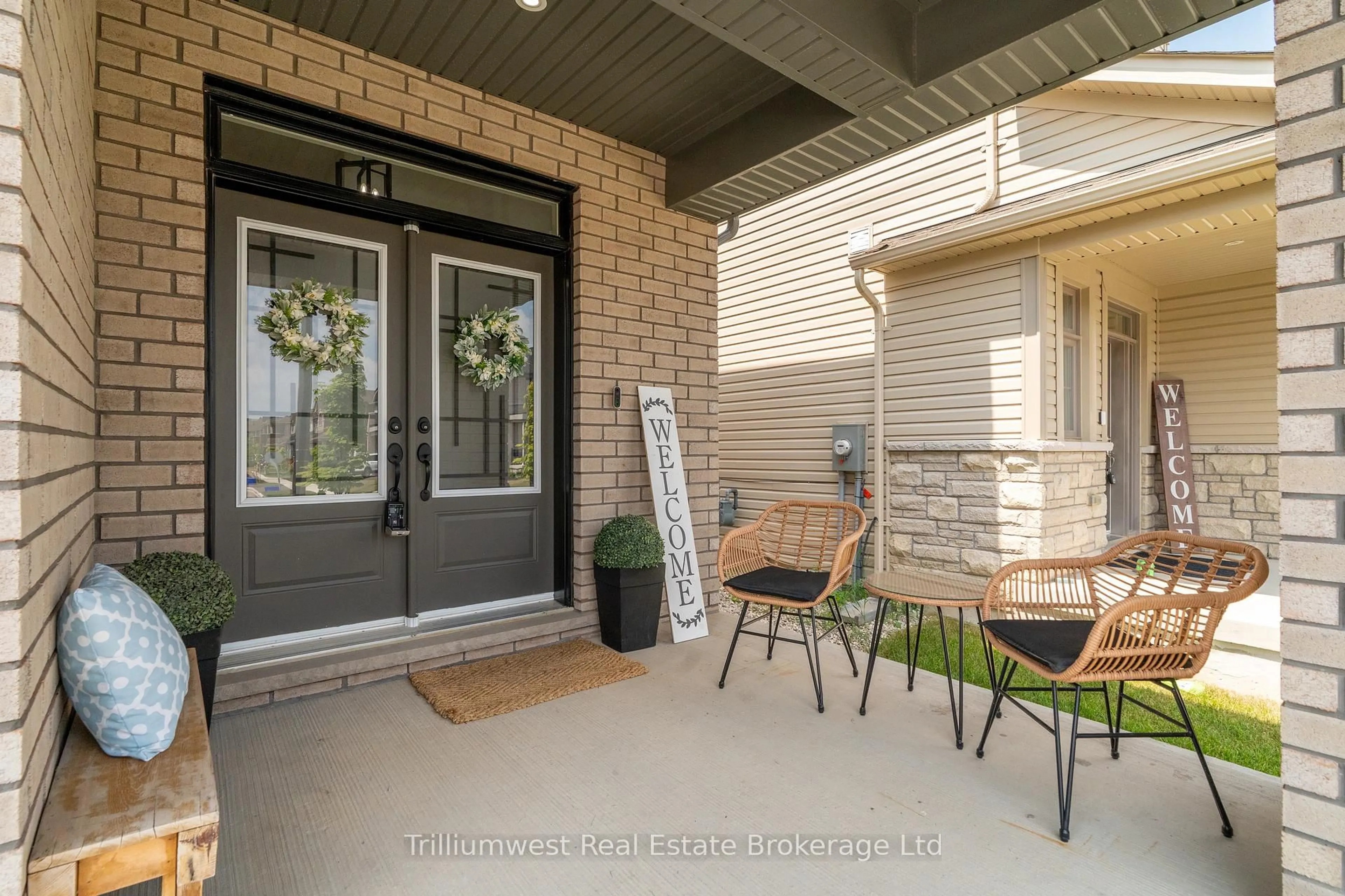 Indoor entryway for 192 Elliot Ave, Centre Wellington Ontario N1M 0J5