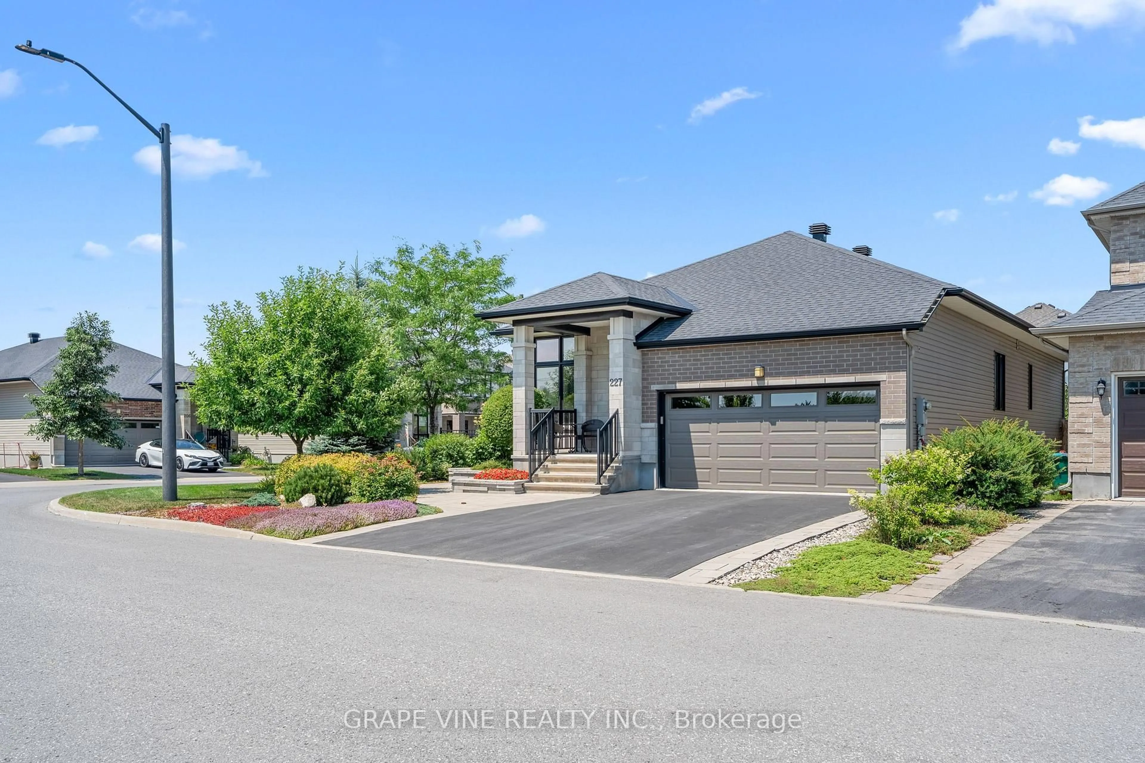 Unknown for 227 Sunnyridge Cres, Ottawa Ontario K2M 0H2