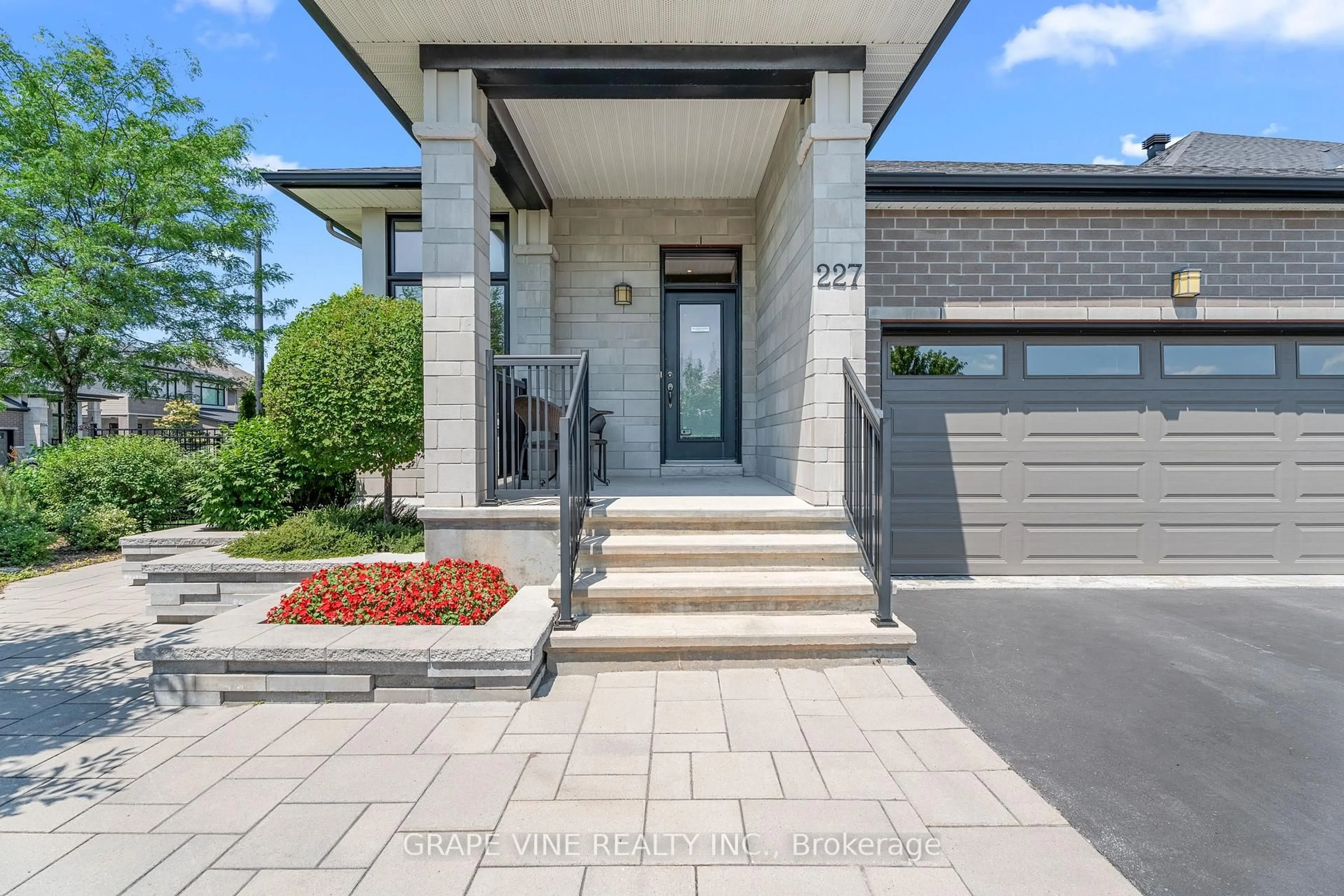 Unknown for 227 Sunnyridge Cres, Ottawa Ontario K2M 0H2