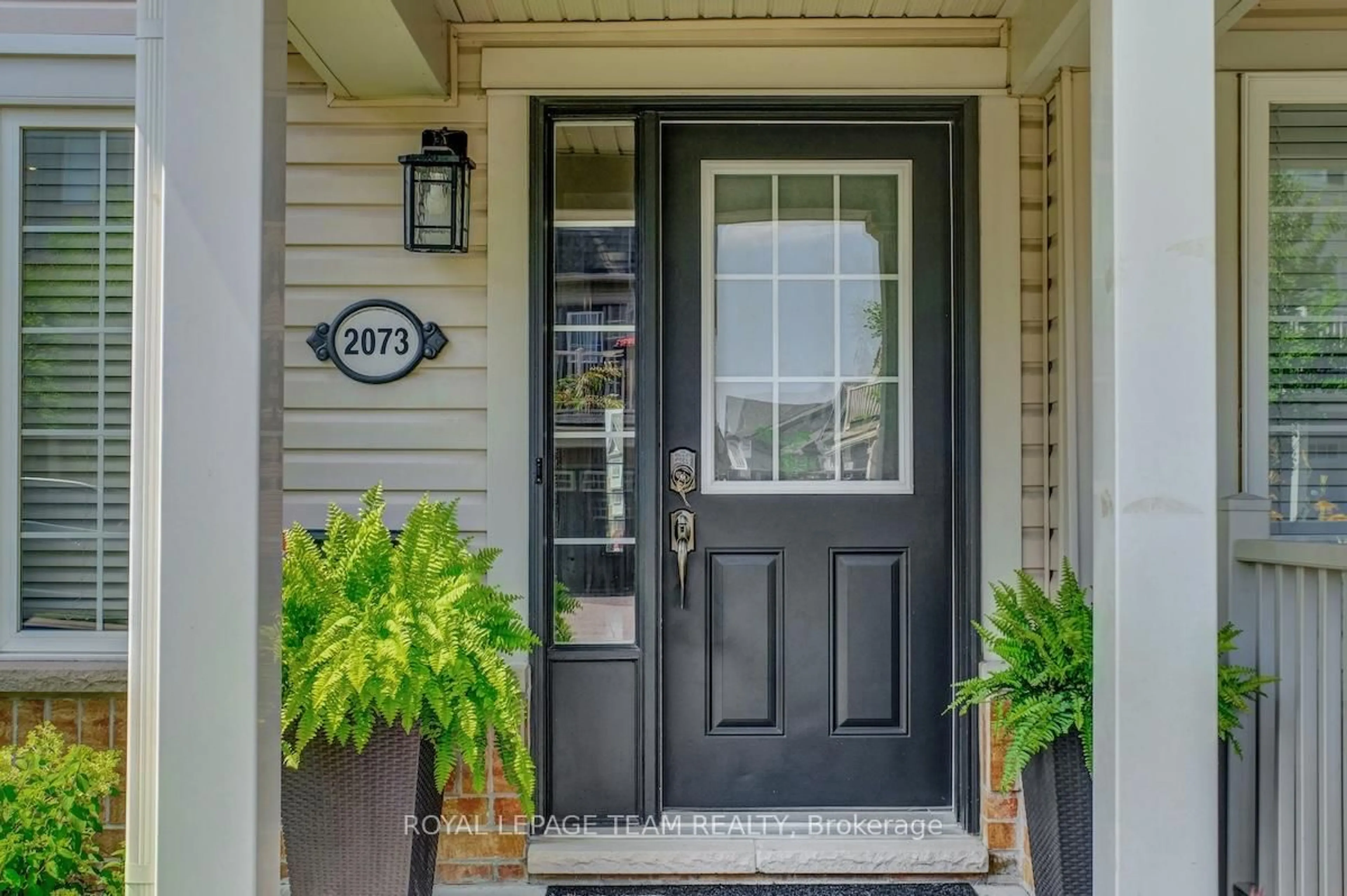 Indoor entryway for 2073 MADRID Ave, Ottawa Ontario K2J 0K4
