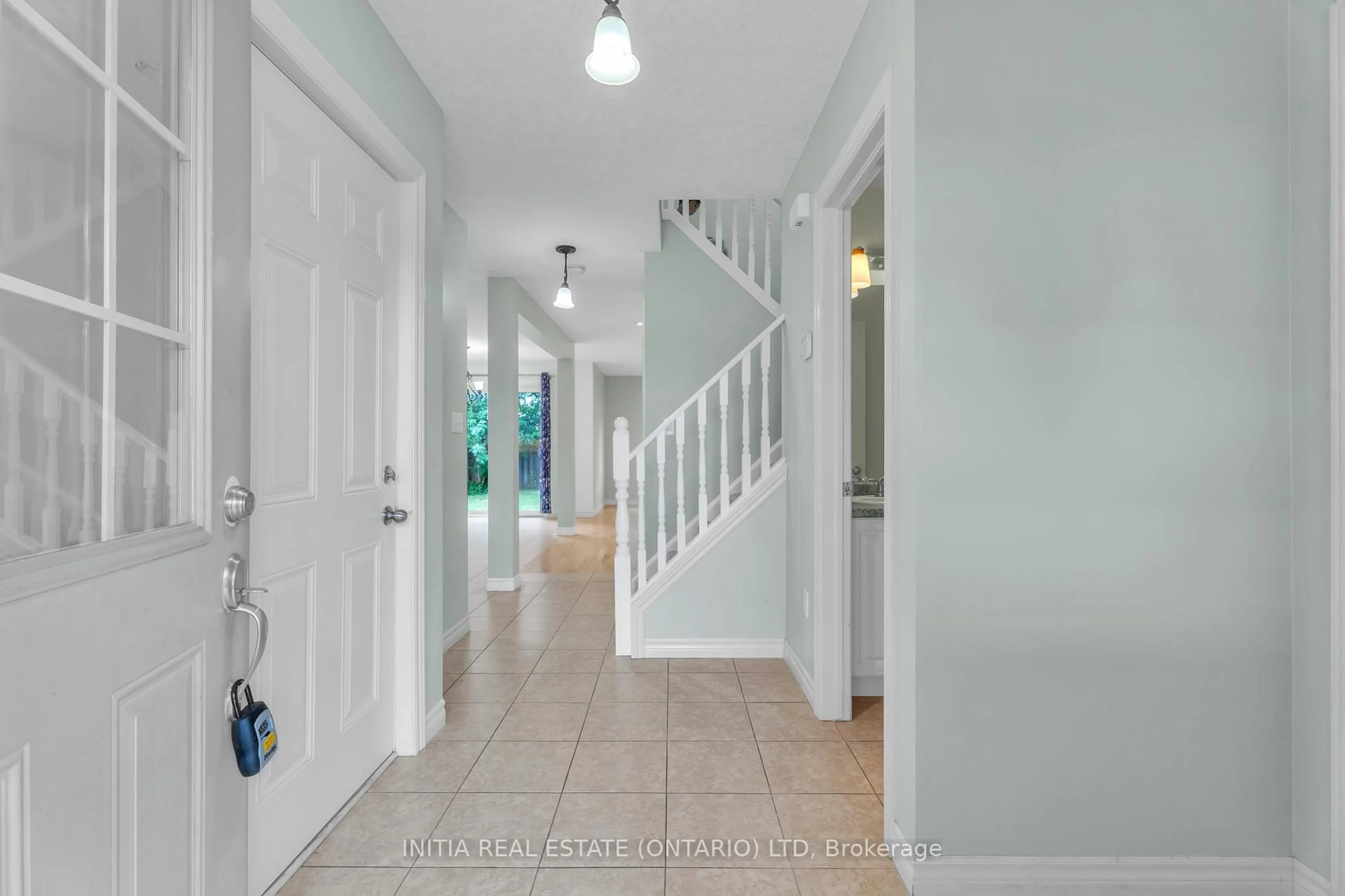 Indoor entryway for 1466 South Wenige Dr, London North Ontario N5X 4N1