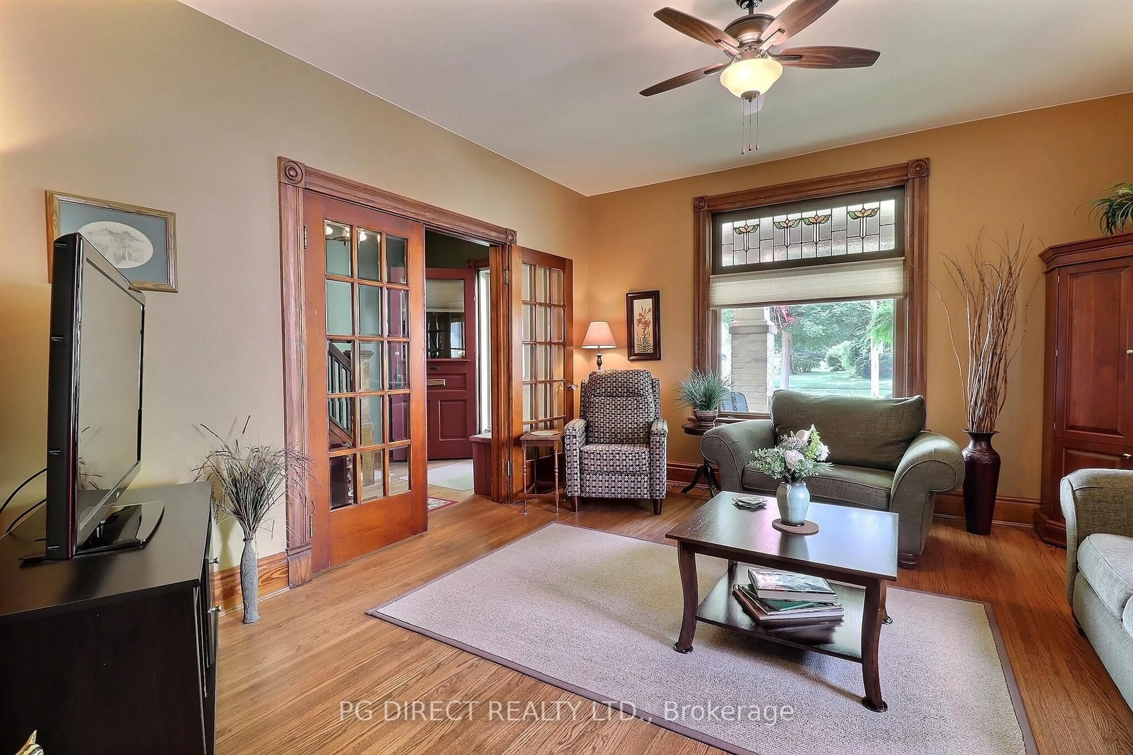 Living room with furniture, wood/laminate floor for 104 North St, Strathroy-Caradoc Ontario N7G 1Z5