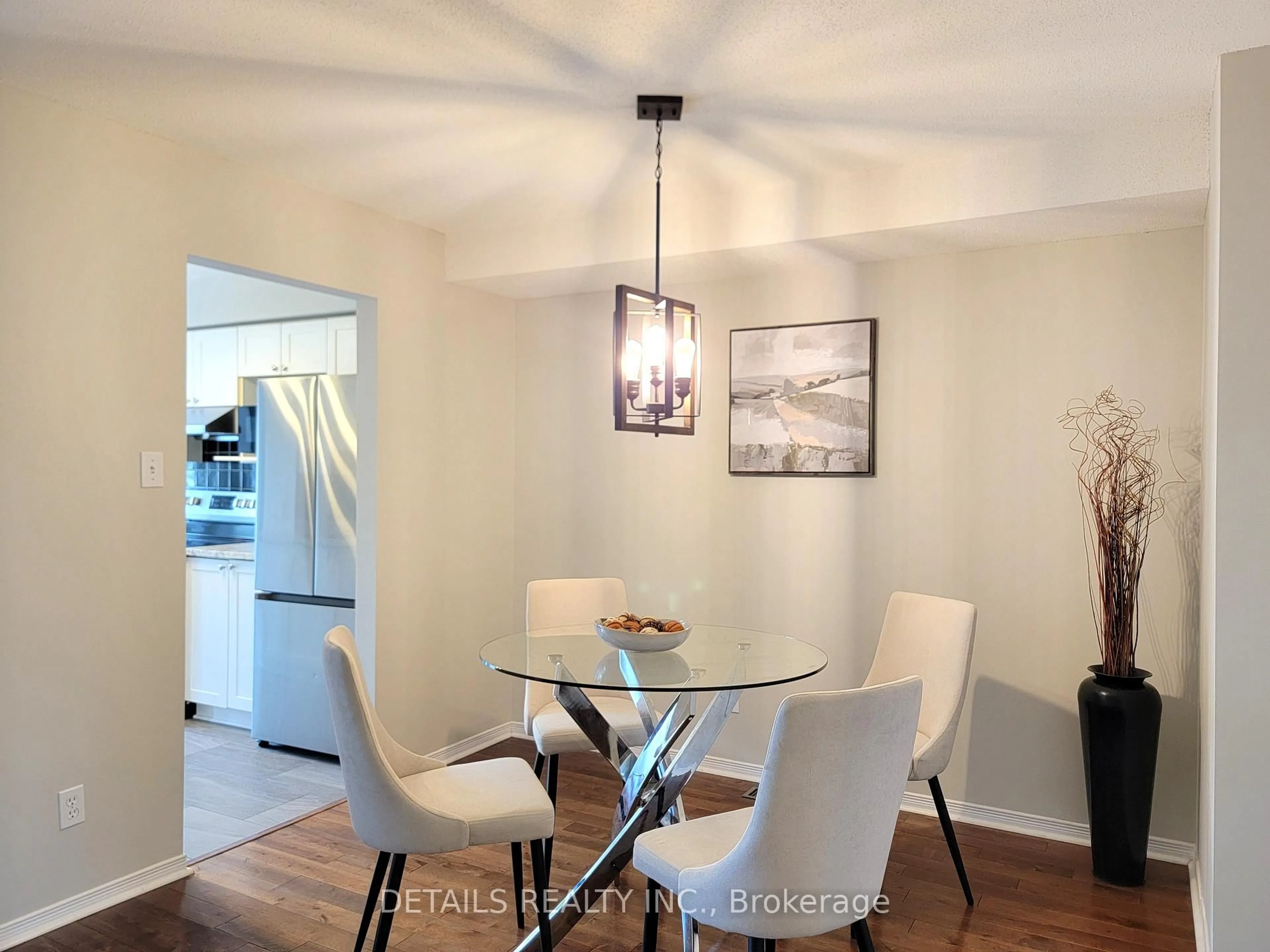 Dining room, wood/laminate floor for 21 UPNEY Dr, Ottawa Ontario K2J 5G7