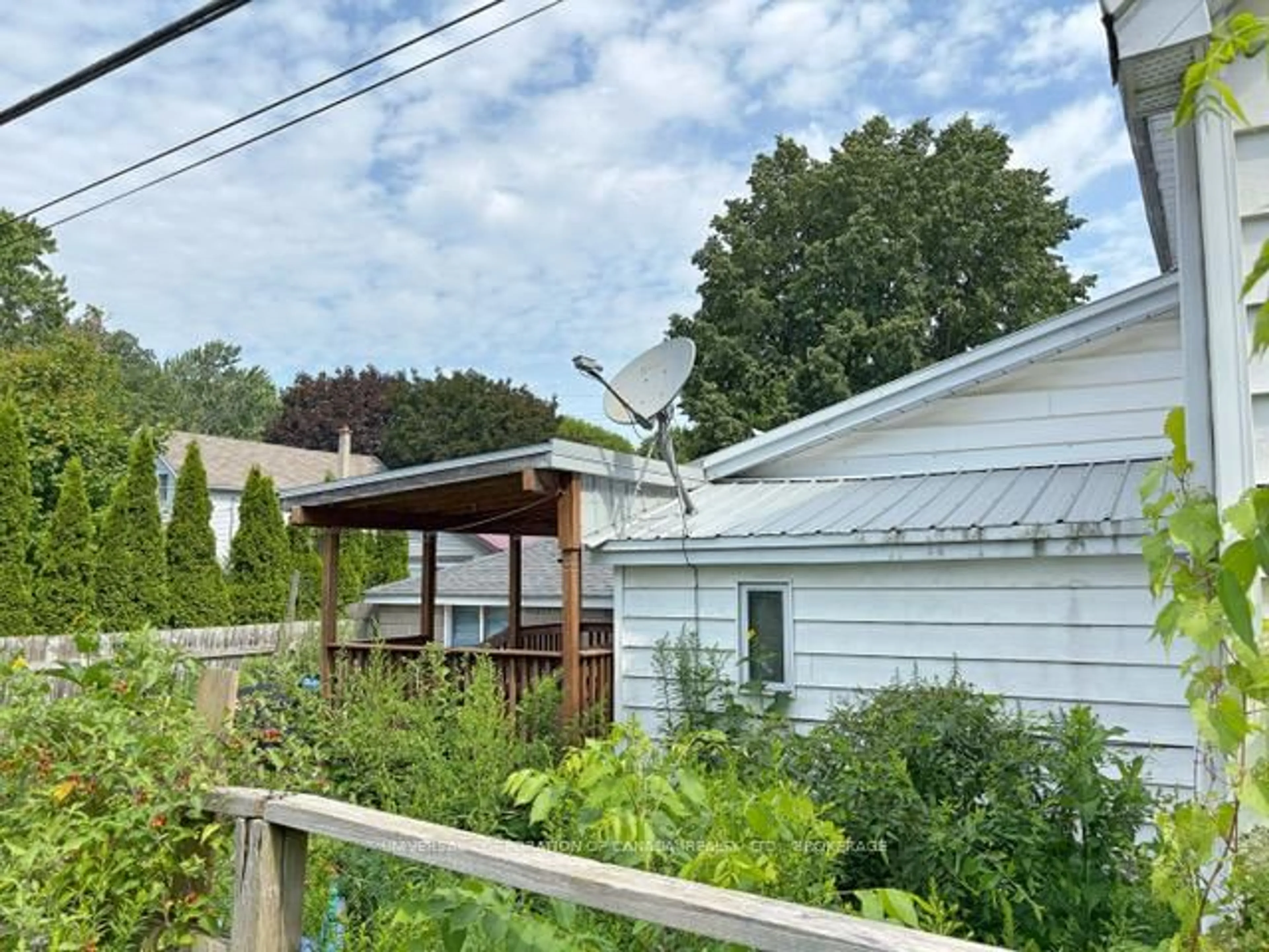 A pic from outside/outdoor area/front of a property/back of a property/a pic from drone, street for 28 victoria St, Aylmer Ontario N5H 1X4