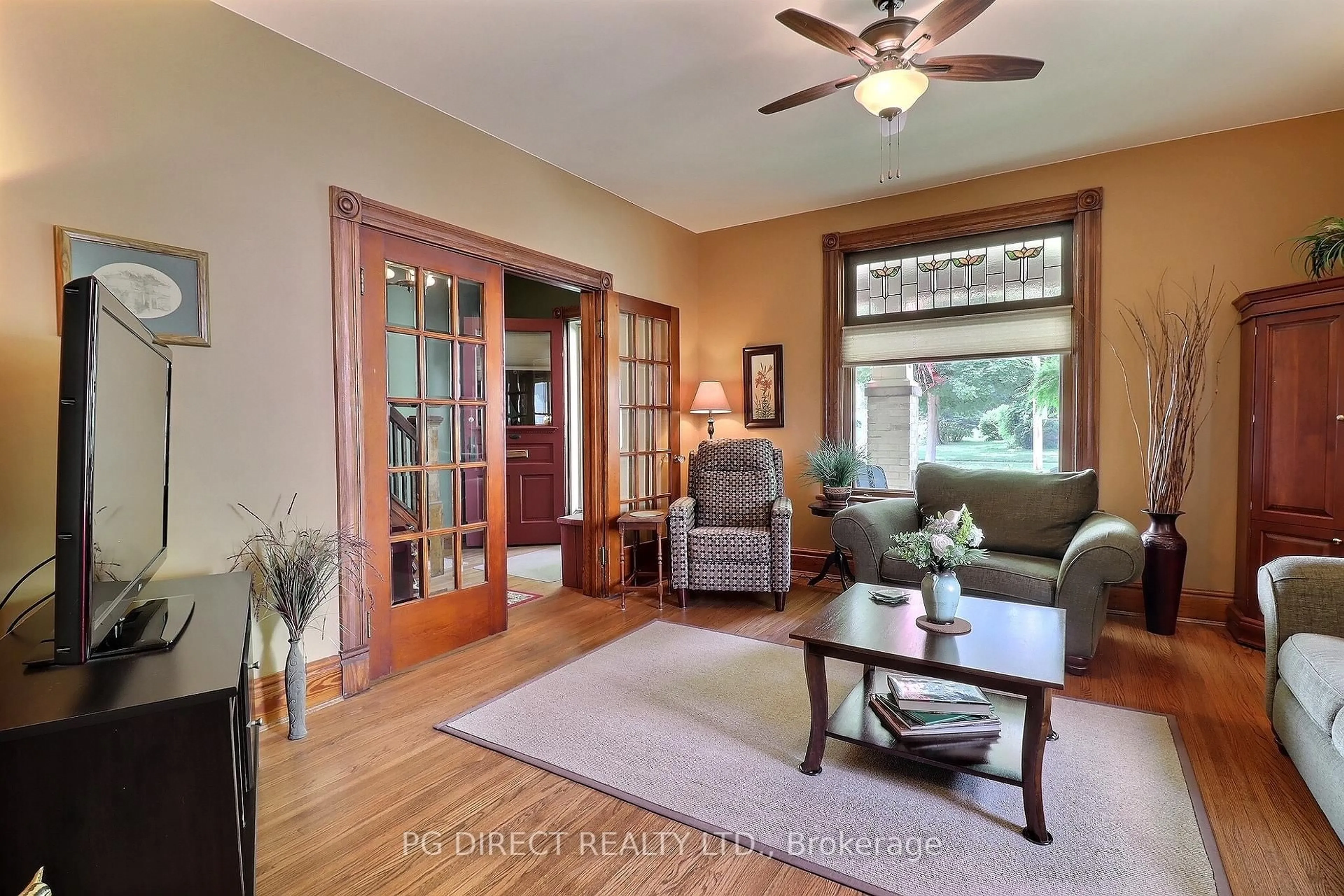 Living room with furniture, wood/laminate floor for 104 North St, Strathroy-Caradoc Ontario N7G 1Z5