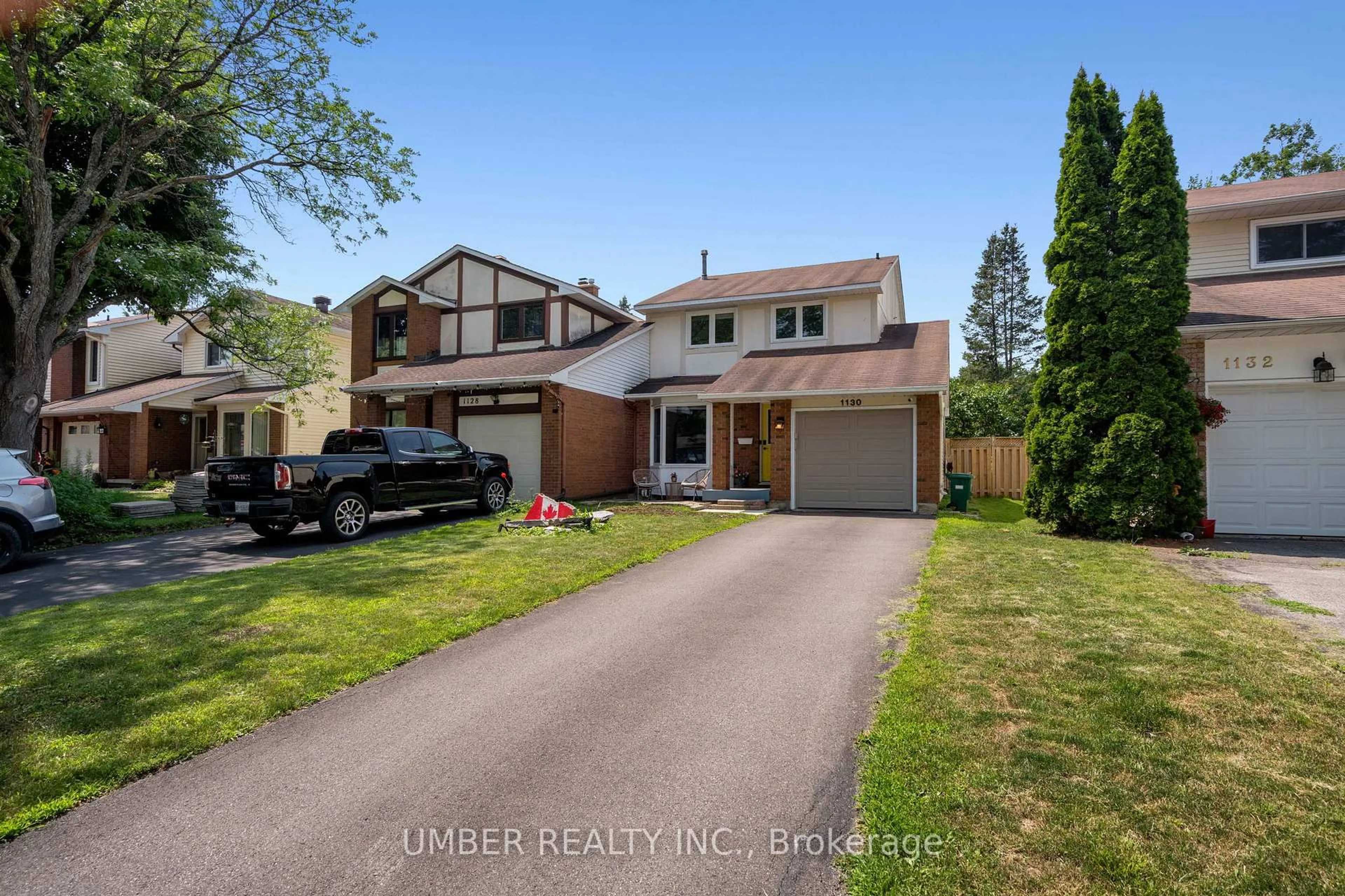 A pic from outside/outdoor area/front of a property/back of a property/a pic from drone, street for 1130 St Emmanuel Terr, Ottawa Ontario K1C 2J7