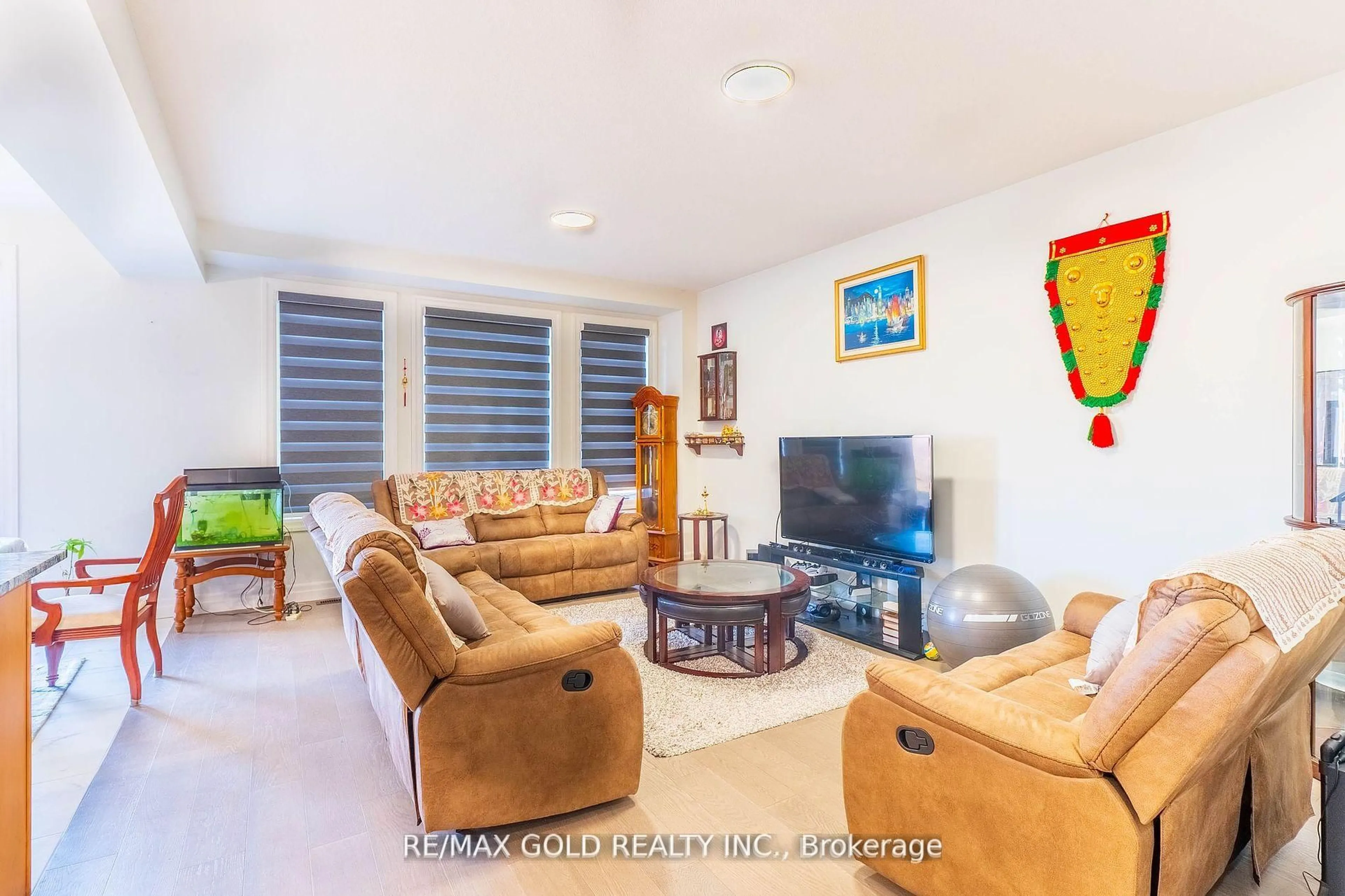 Living room with furniture, unknown for 3738 Stewart Ave, London South Ontario N6L 0J1