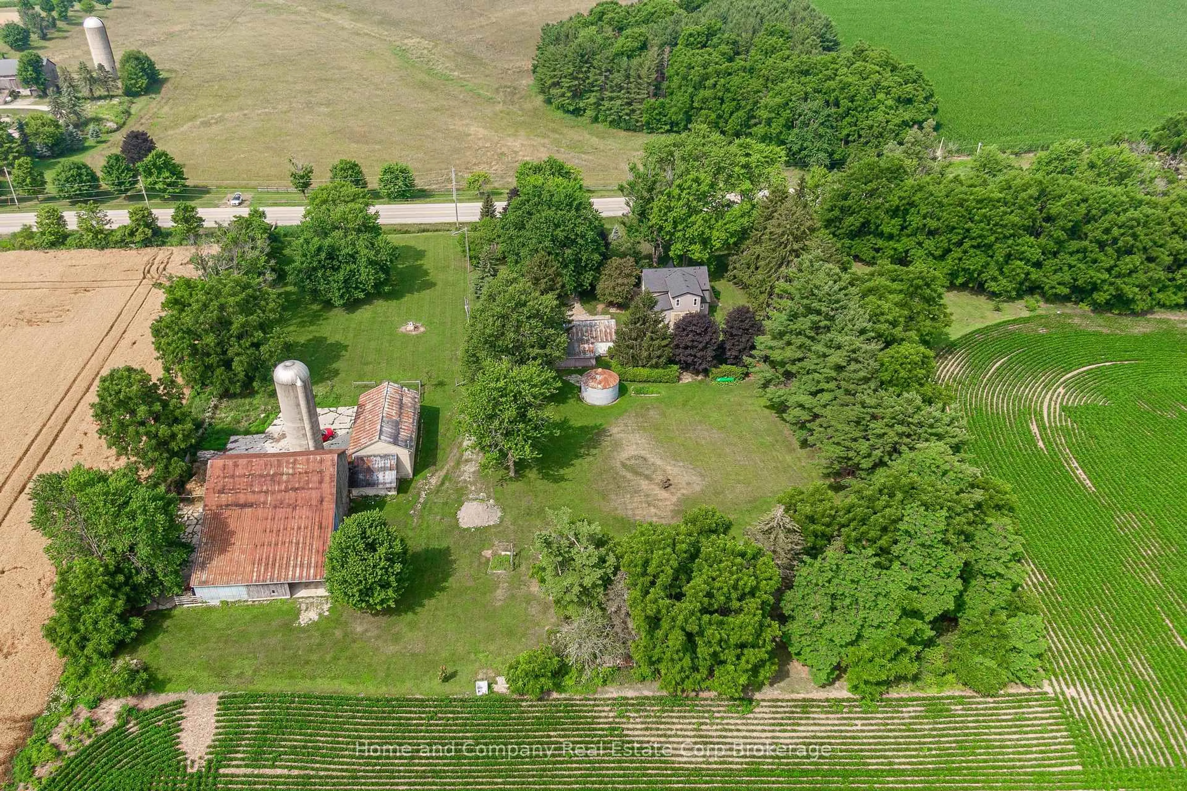 A pic from outside/outdoor area/front of a property/back of a property/a pic from drone, building for 22742 Nissouri Rd, Thames Centre Ontario N0M 2P0