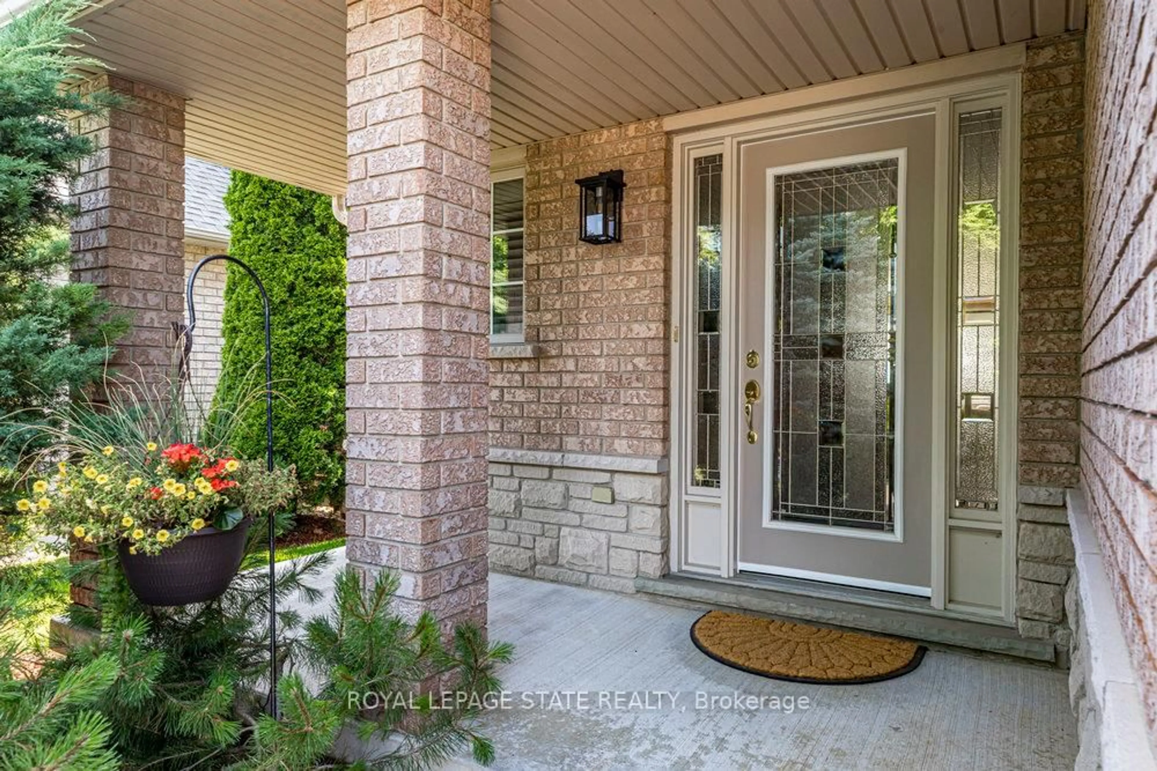 Indoor entryway for 42 Archer Way, Hamilton Ontario L0R 1W0
