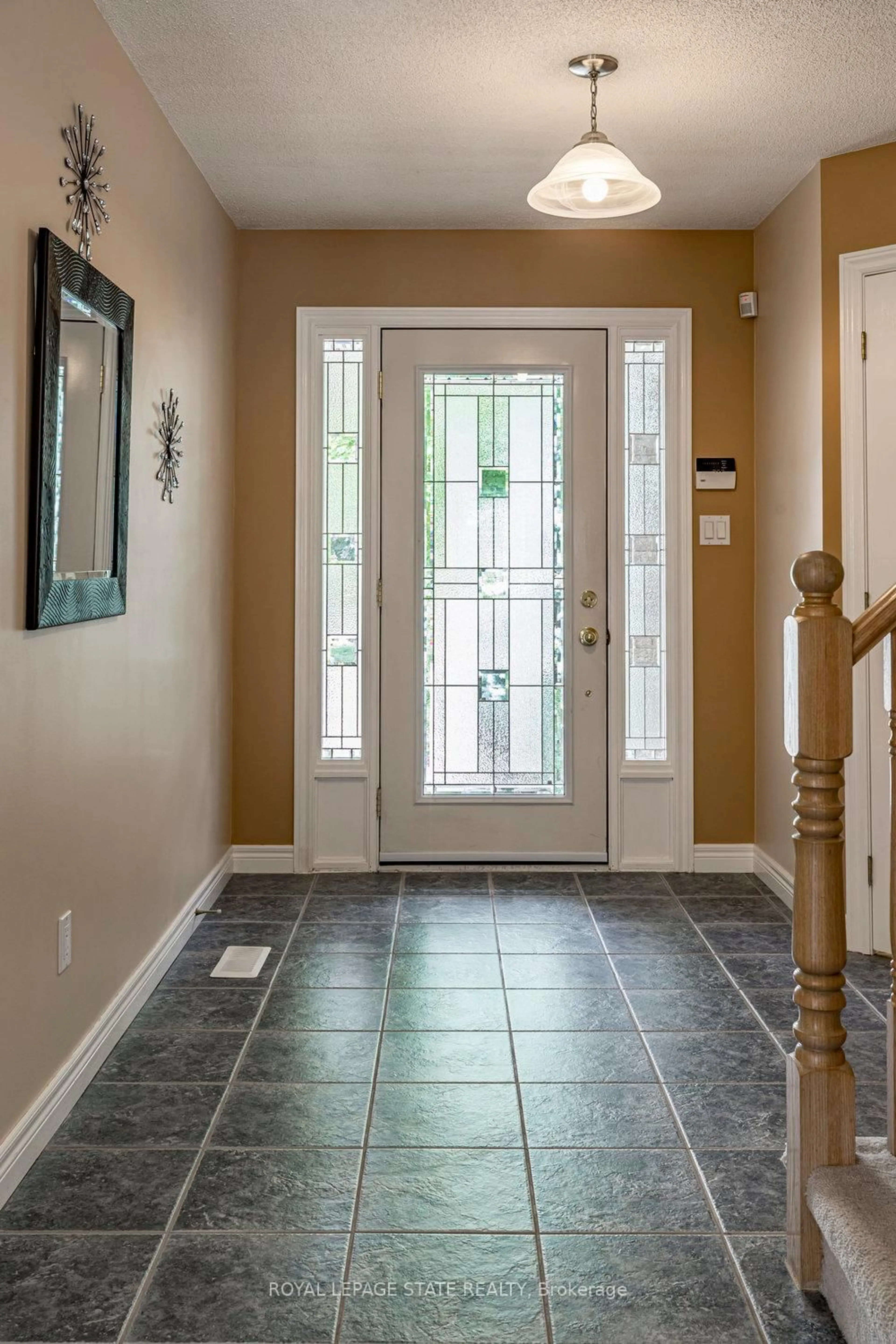 Indoor entryway for 42 Archer Way, Hamilton Ontario L0R 1W0