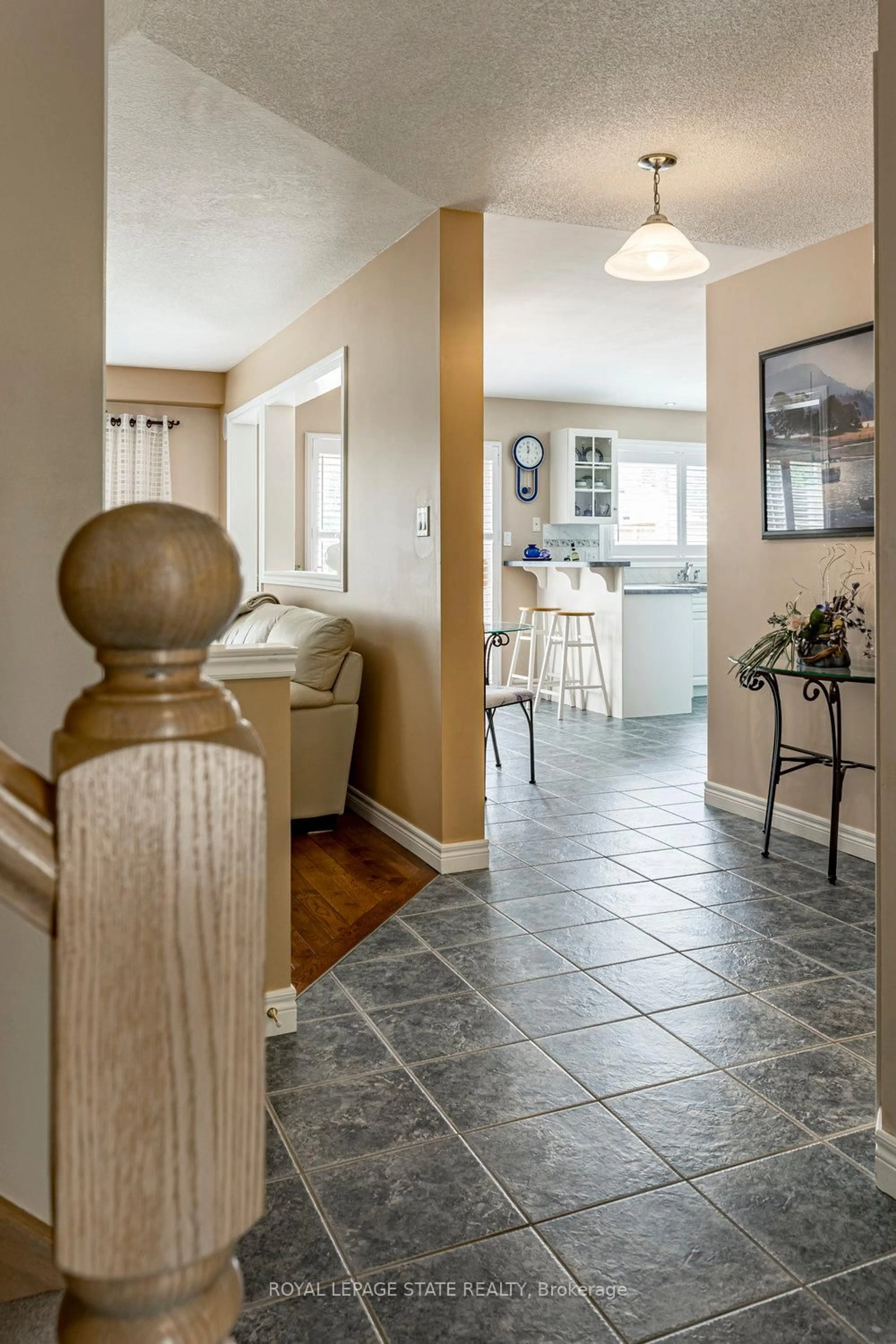 Indoor entryway for 42 Archer Way, Hamilton Ontario L0R 1W0
