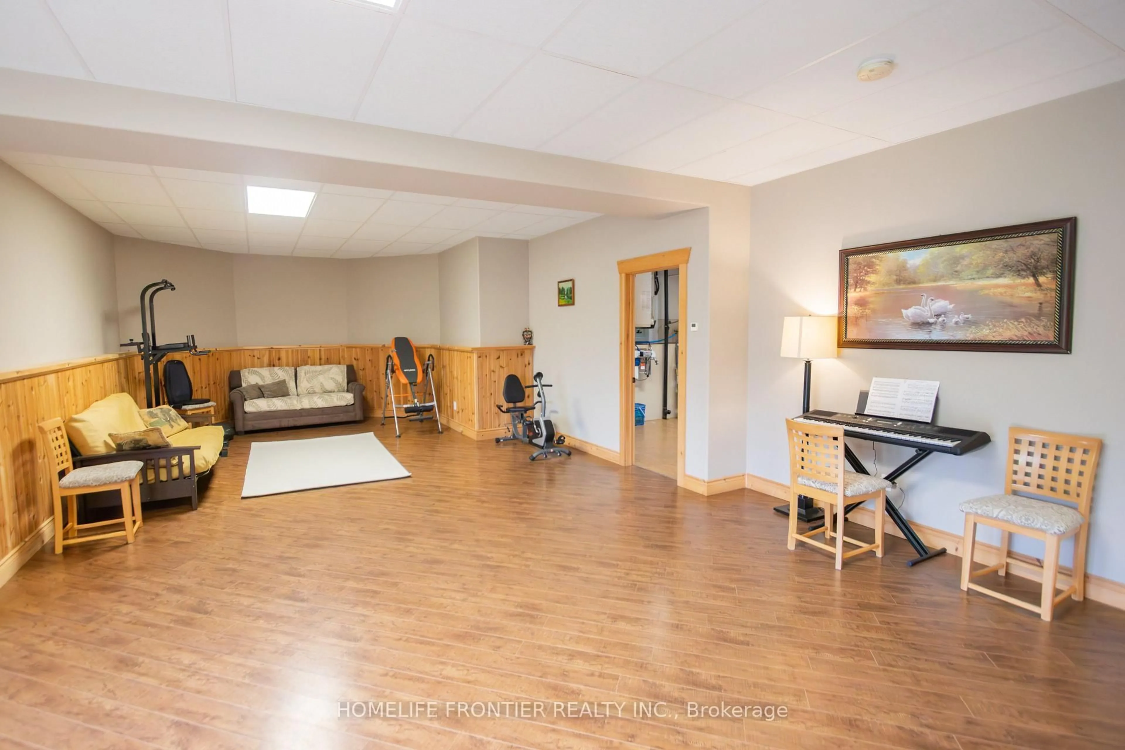 Indoor foyer for 1019 Silk Lane, Minden Hills Ontario K0M 2K0
