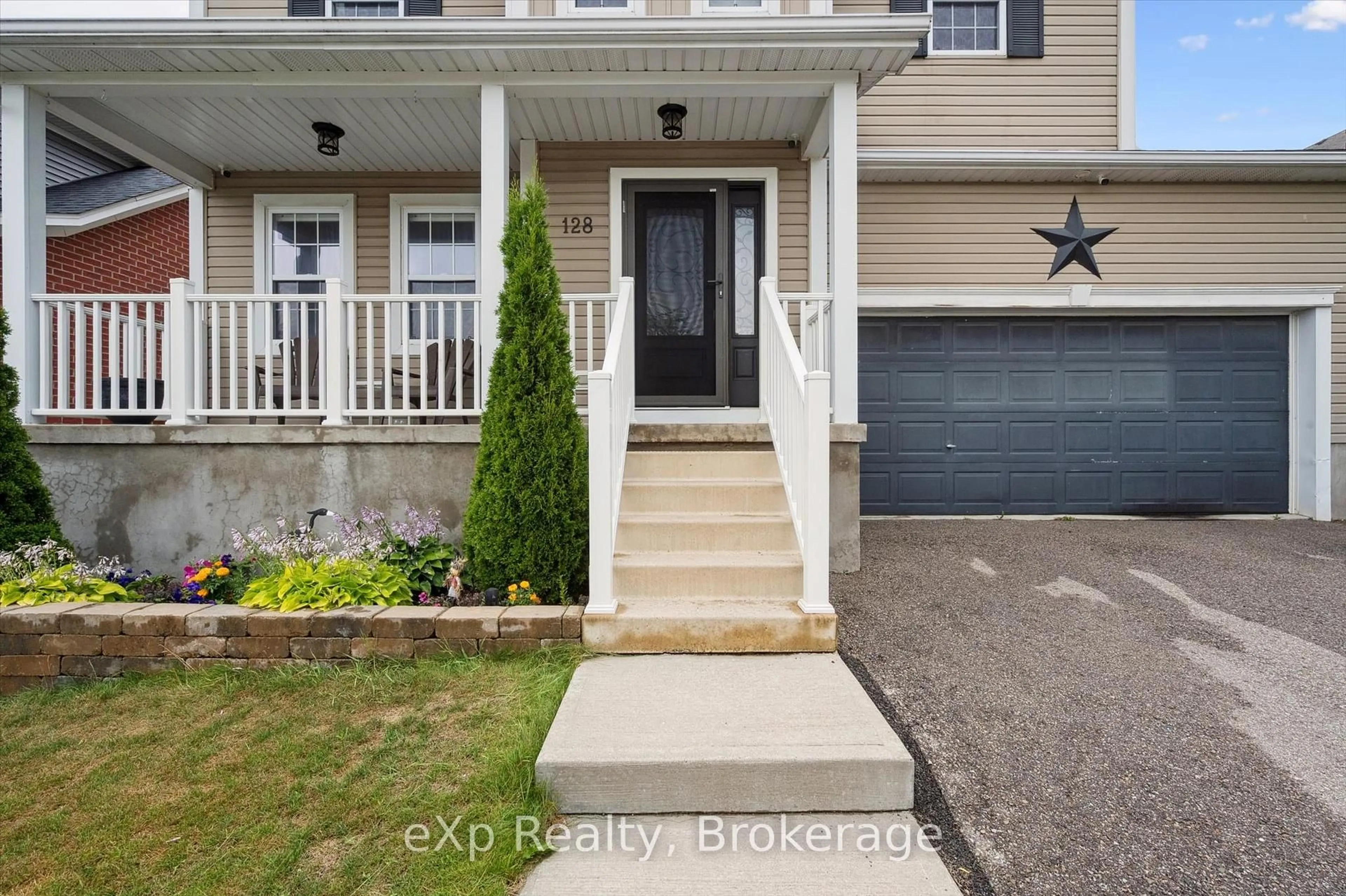 Indoor entryway for 128 Winston St, Guelph/Eramosa Ontario N0B 2K0