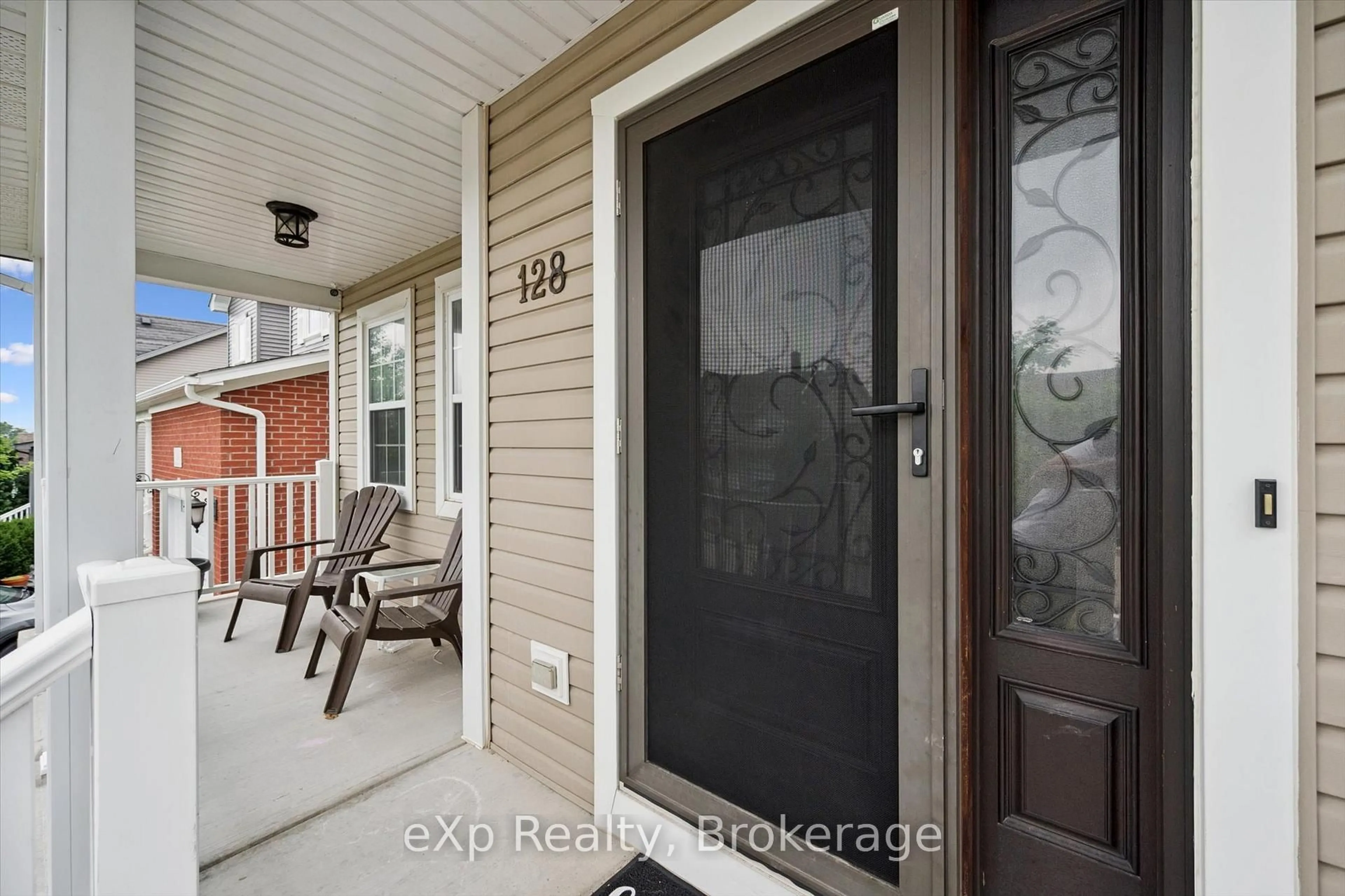 Indoor entryway for 128 Winston St, Guelph/Eramosa Ontario N0B 2K0