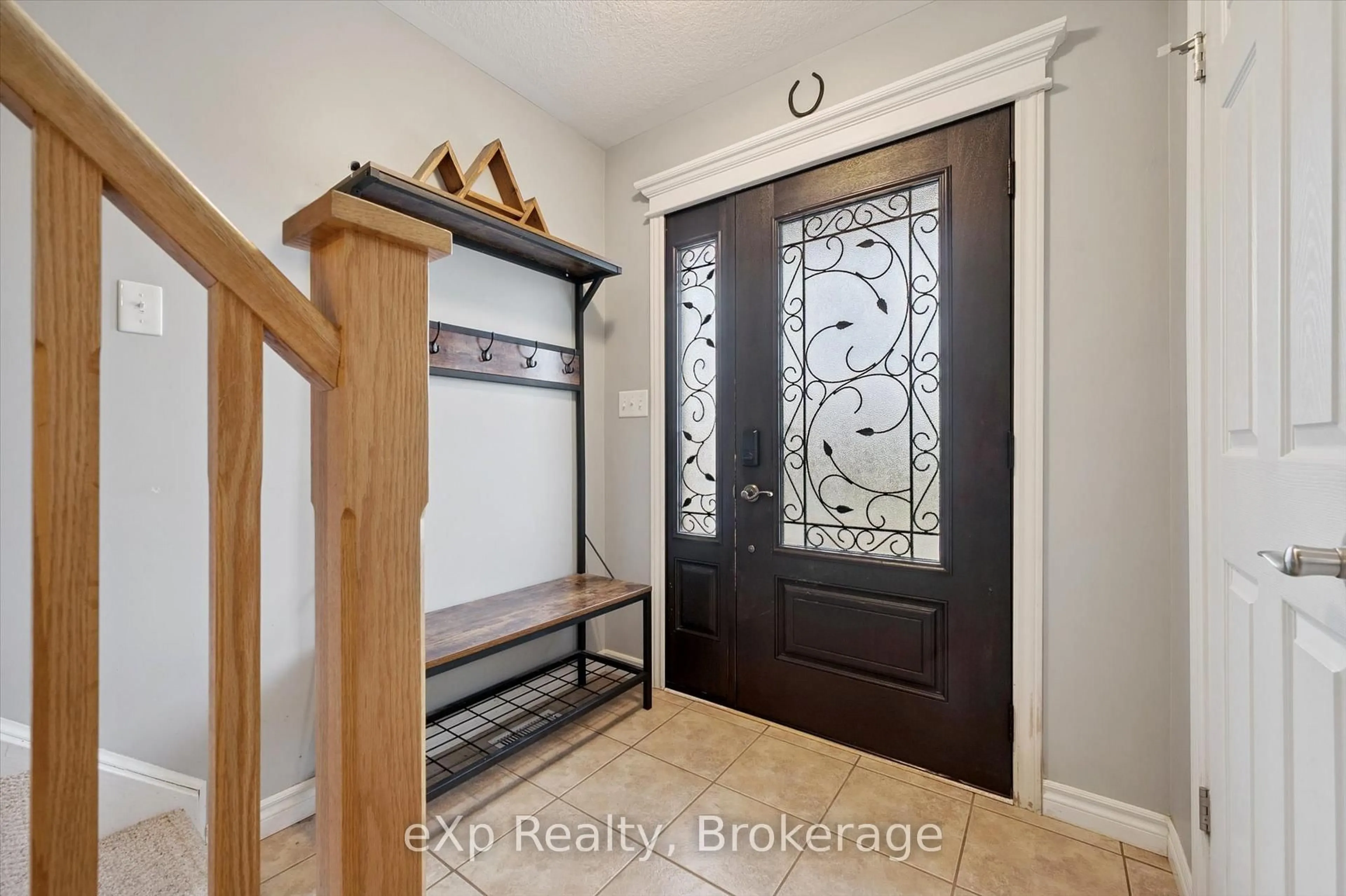 Indoor entryway for 128 Winston St, Guelph/Eramosa Ontario N0B 2K0