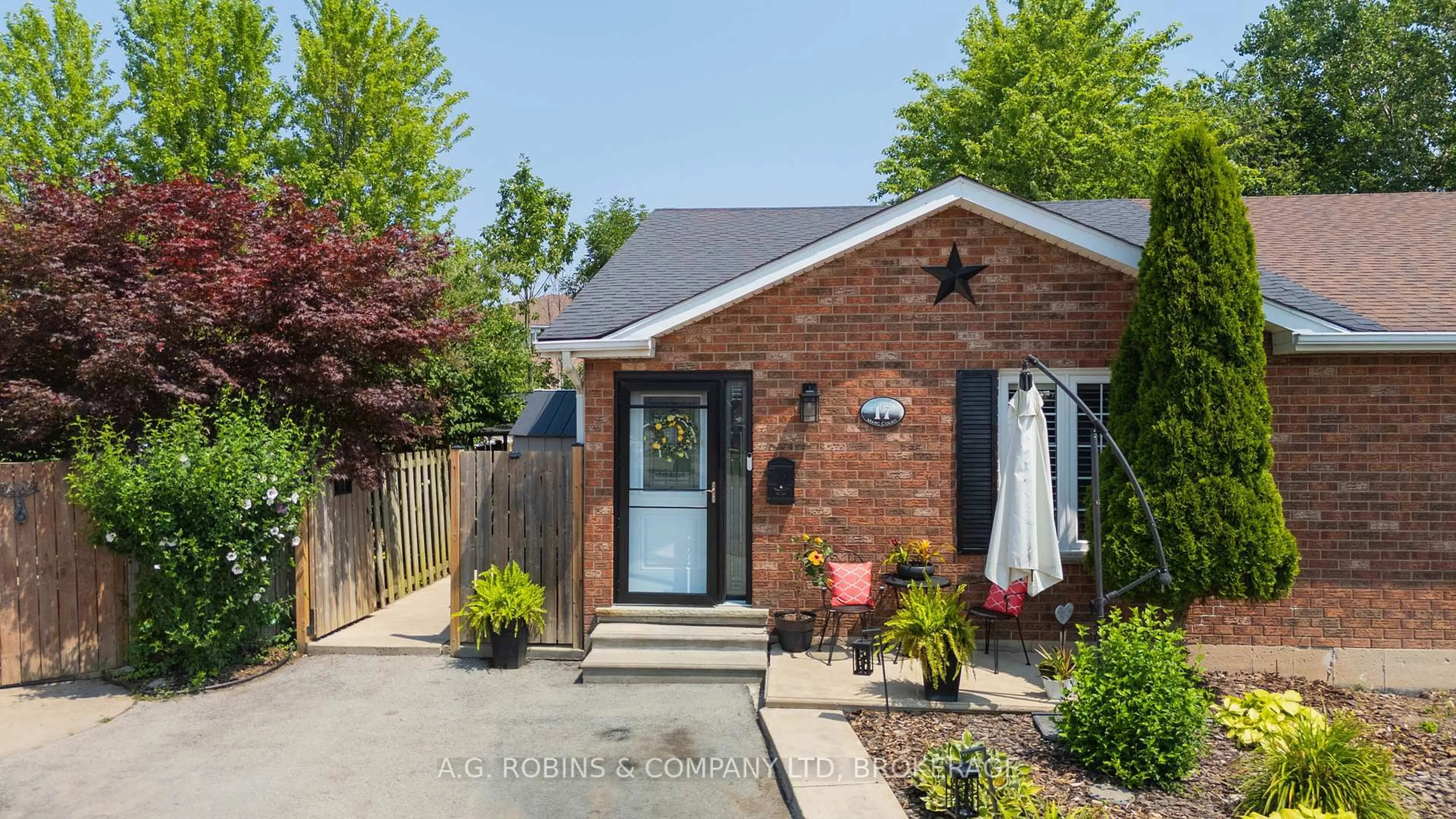 Home with brick exterior material, street for 17 Marc Crt, Welland Ontario L3B 5X2