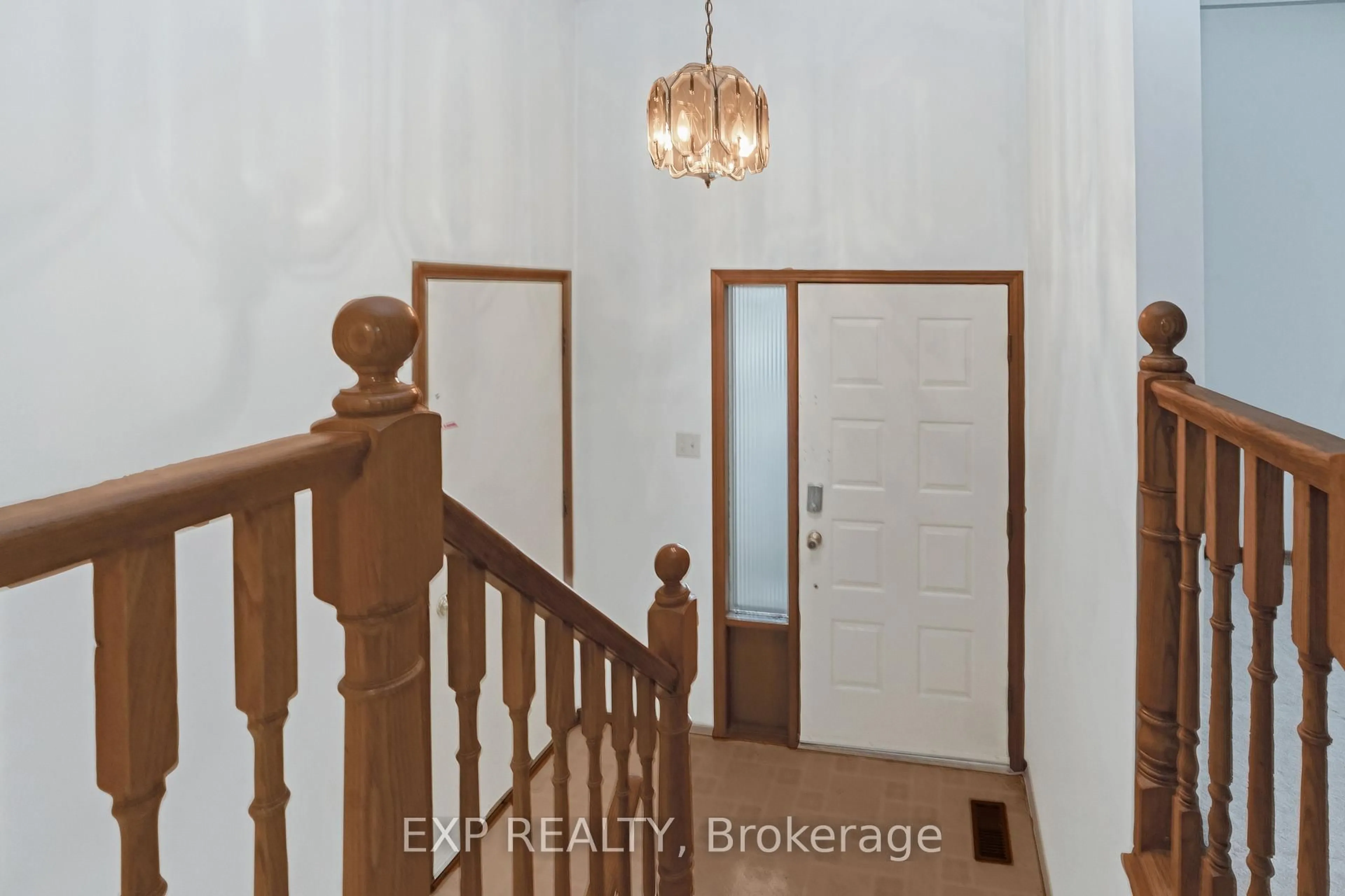 Indoor entryway for 131 Countryside Cres, Kitchener Ontario N2E 2S8