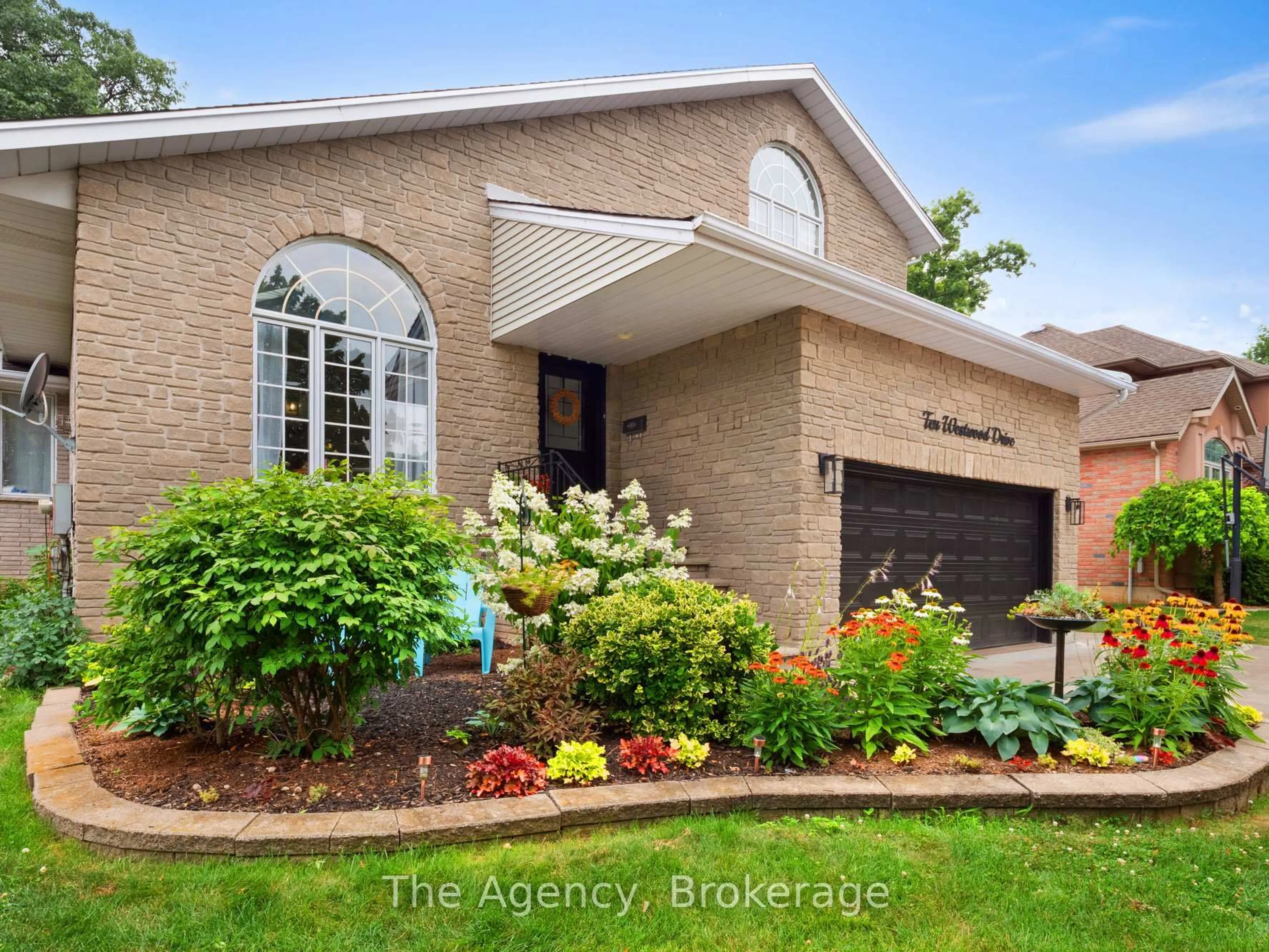 Home with brick exterior material, unknown for 10 Westwood Dr, Port Colborne Ontario L3K 6B8