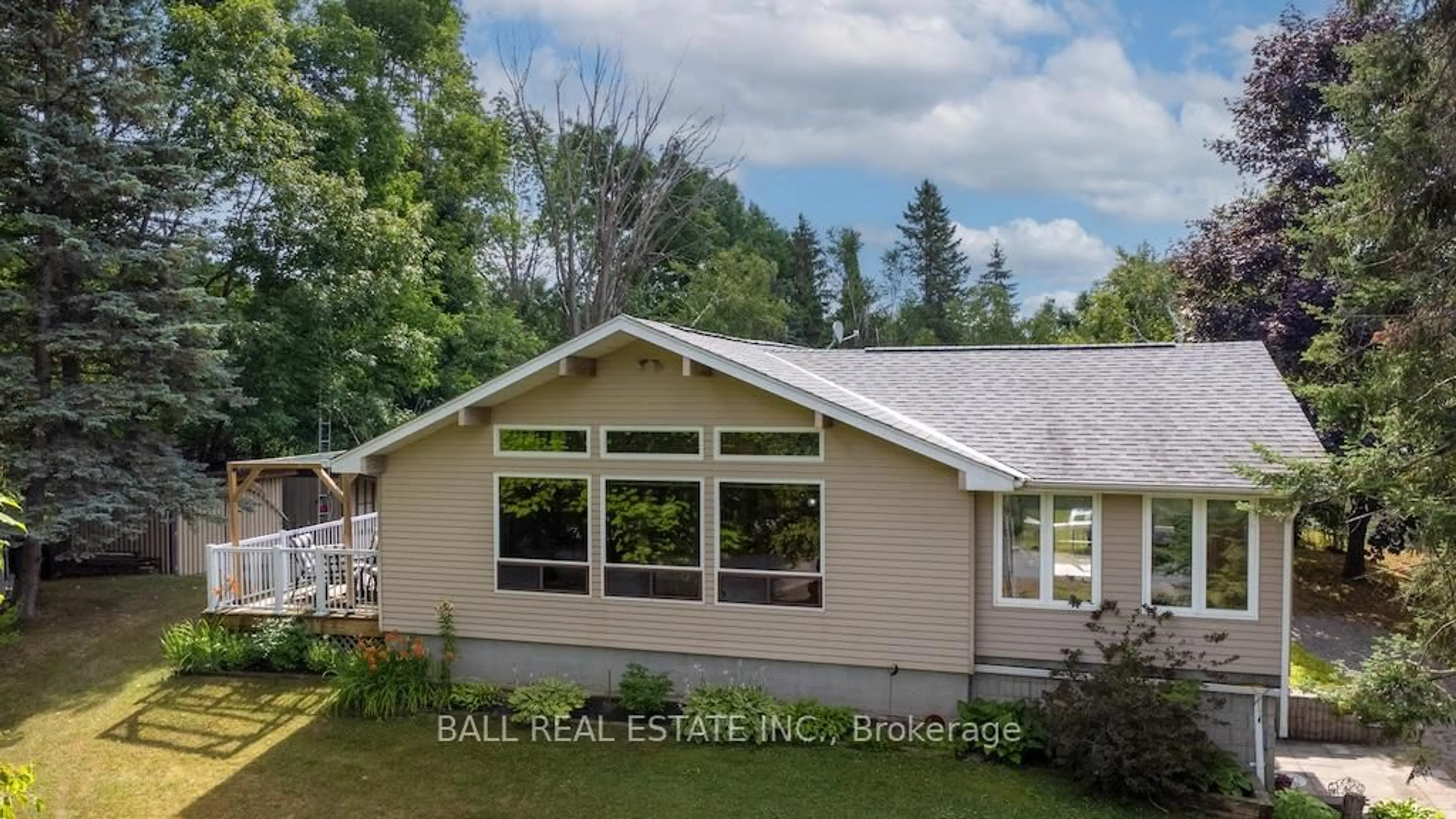 Home with vinyl exterior material, building for 2811 Antelope Tr, Selwyn Ontario K0L 2H0