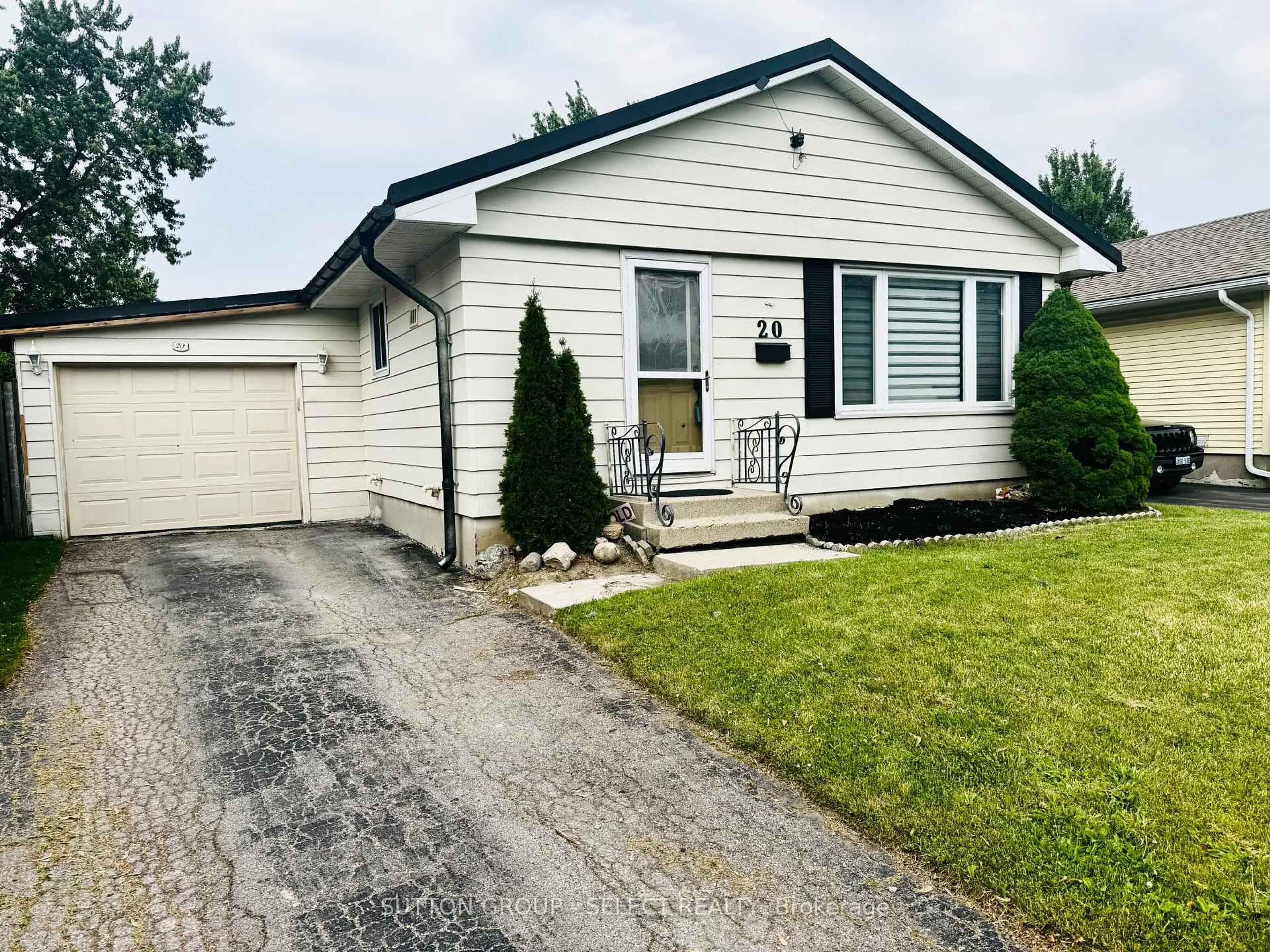 Home with vinyl exterior material, street for 20 Dow Rd, London South Ontario N6E 1E9