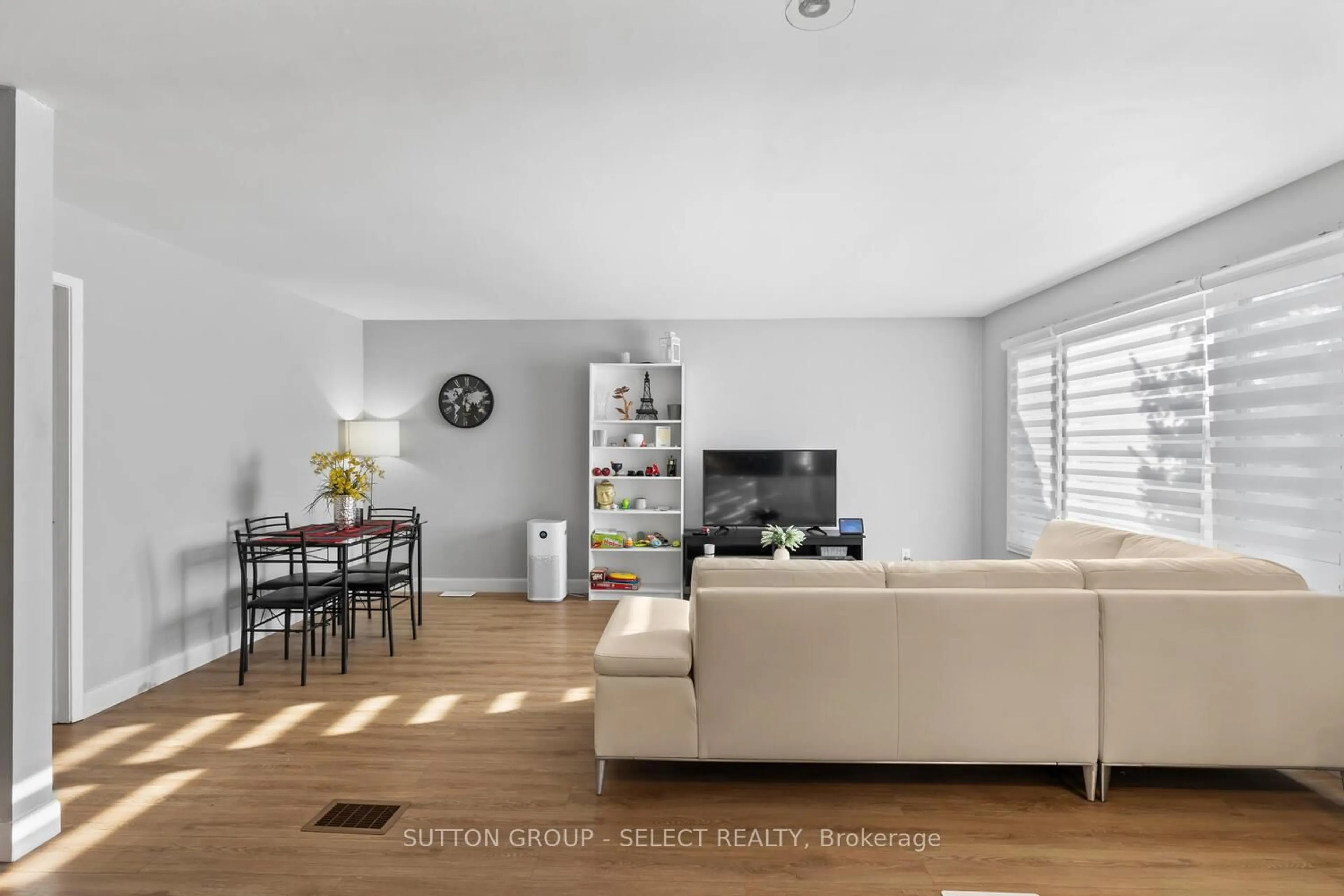 Living room with furniture, unknown for 20 Dow Rd, London South Ontario N6E 1E9