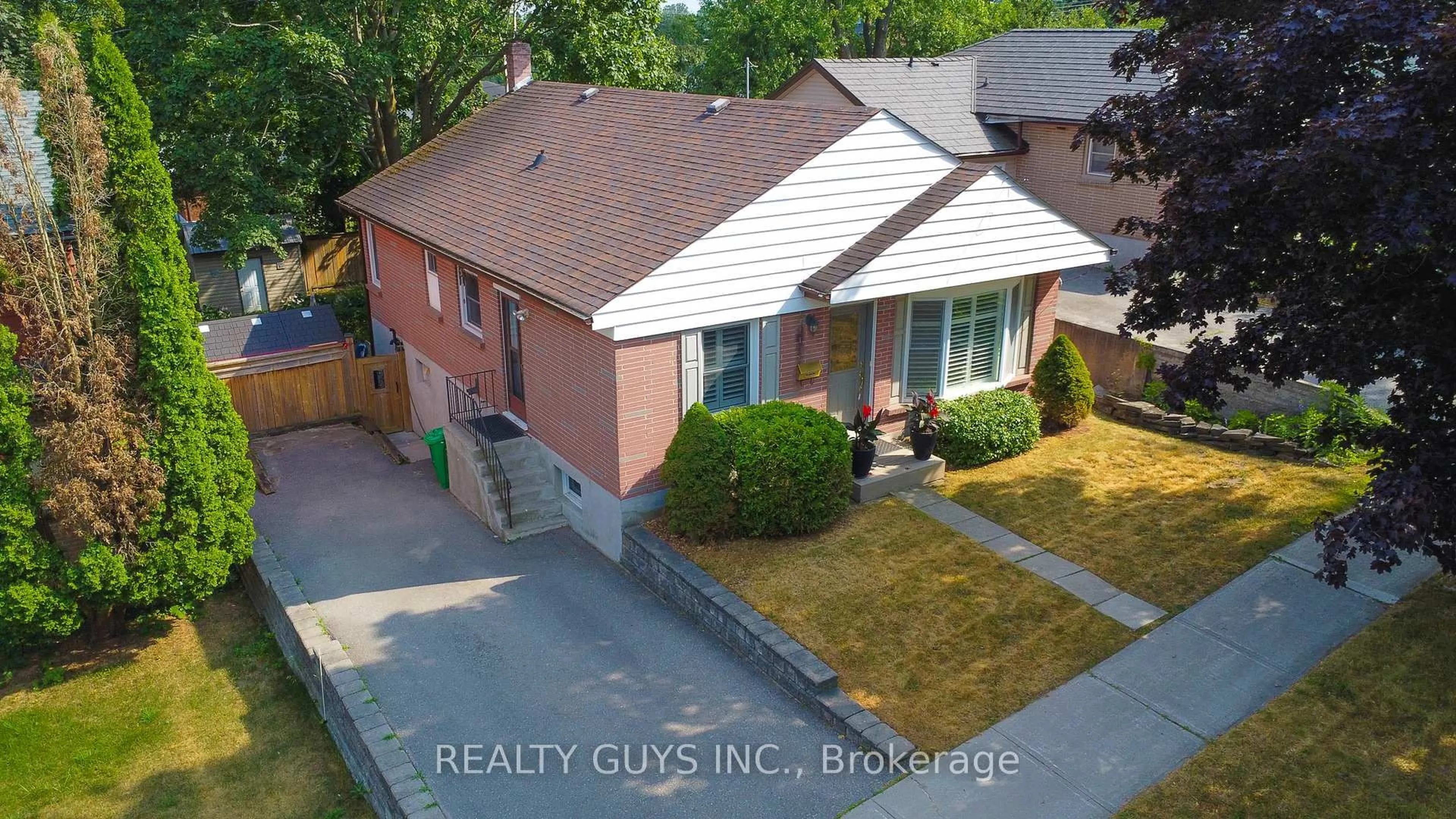 A pic from outside/outdoor area/front of a property/back of a property/a pic from drone, street for 205 Shelbourne St, Peterborough North Ontario K9H 5K3