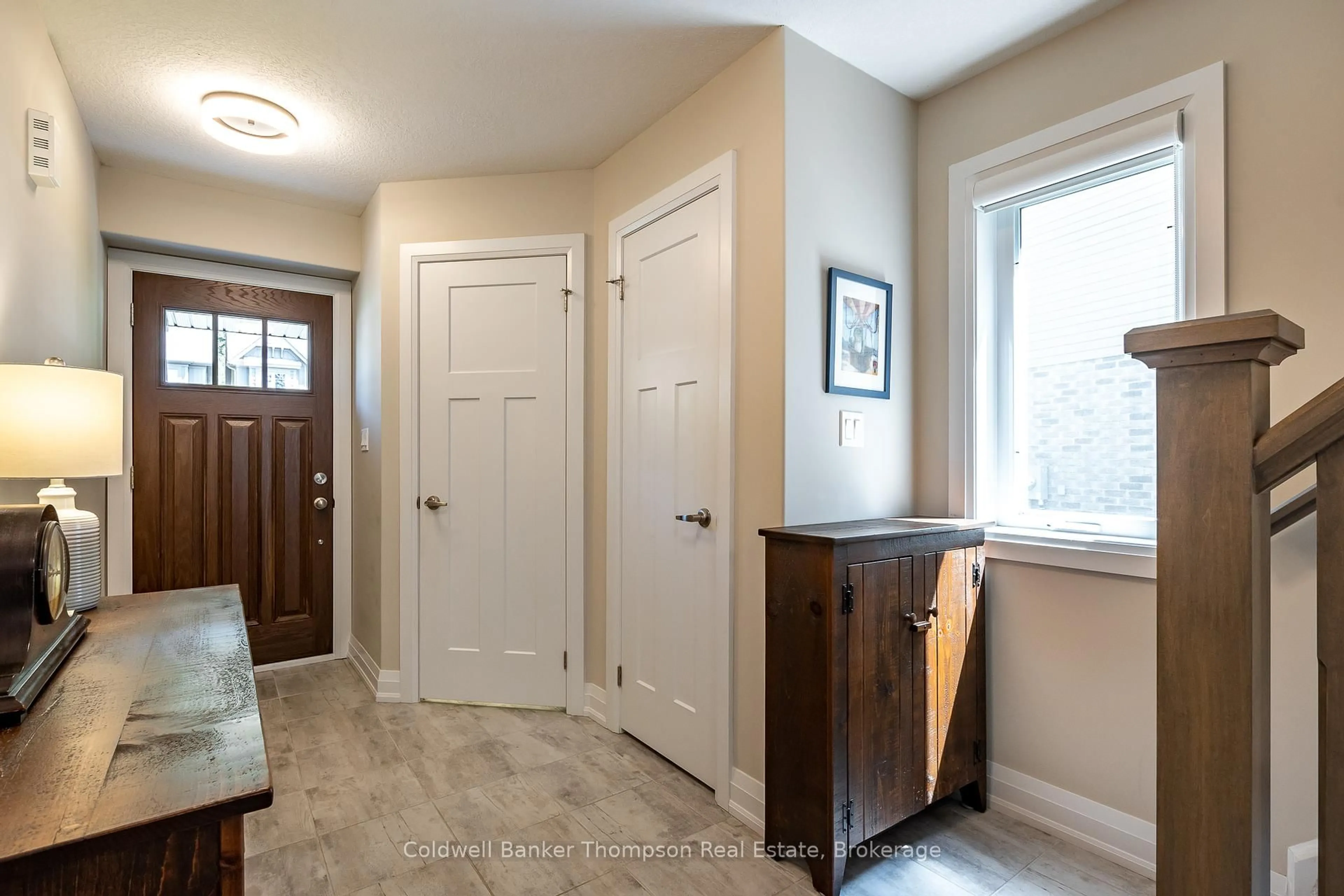 Indoor entryway for 22 Kelsey Madison Crt, Huntsville Ontario P1H 0E2