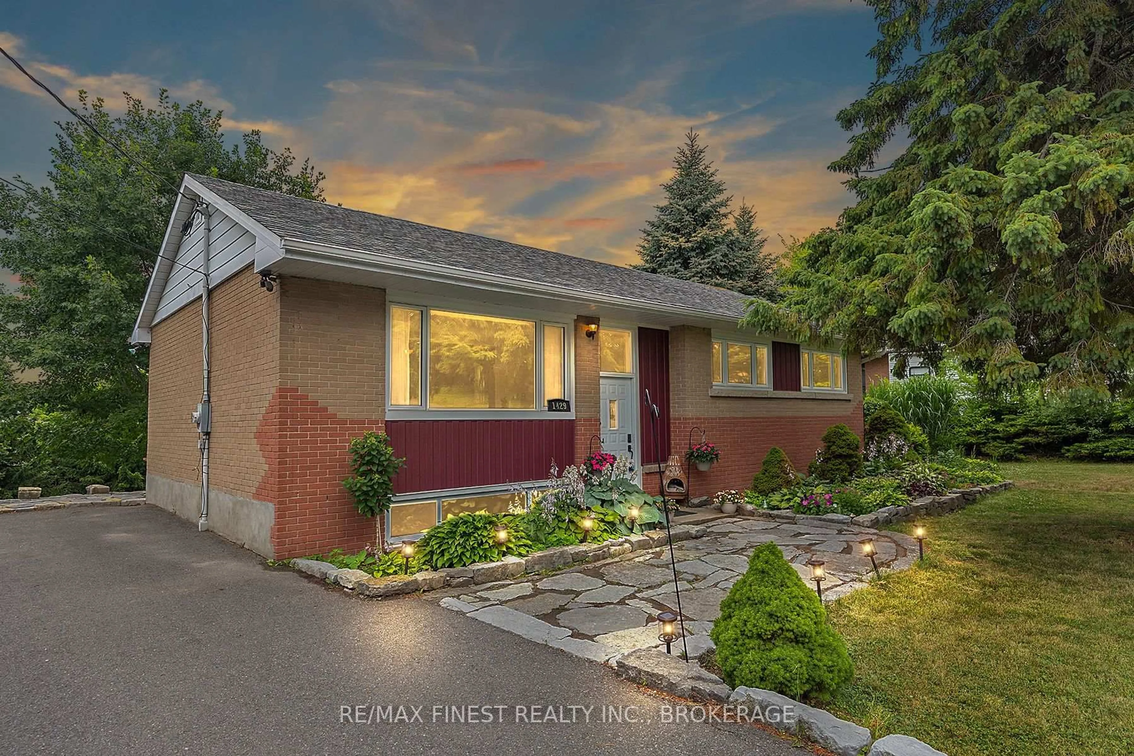 Home with vinyl exterior material, street for 1429 Avondale Cres, Kingston Ontario K7P 2V2