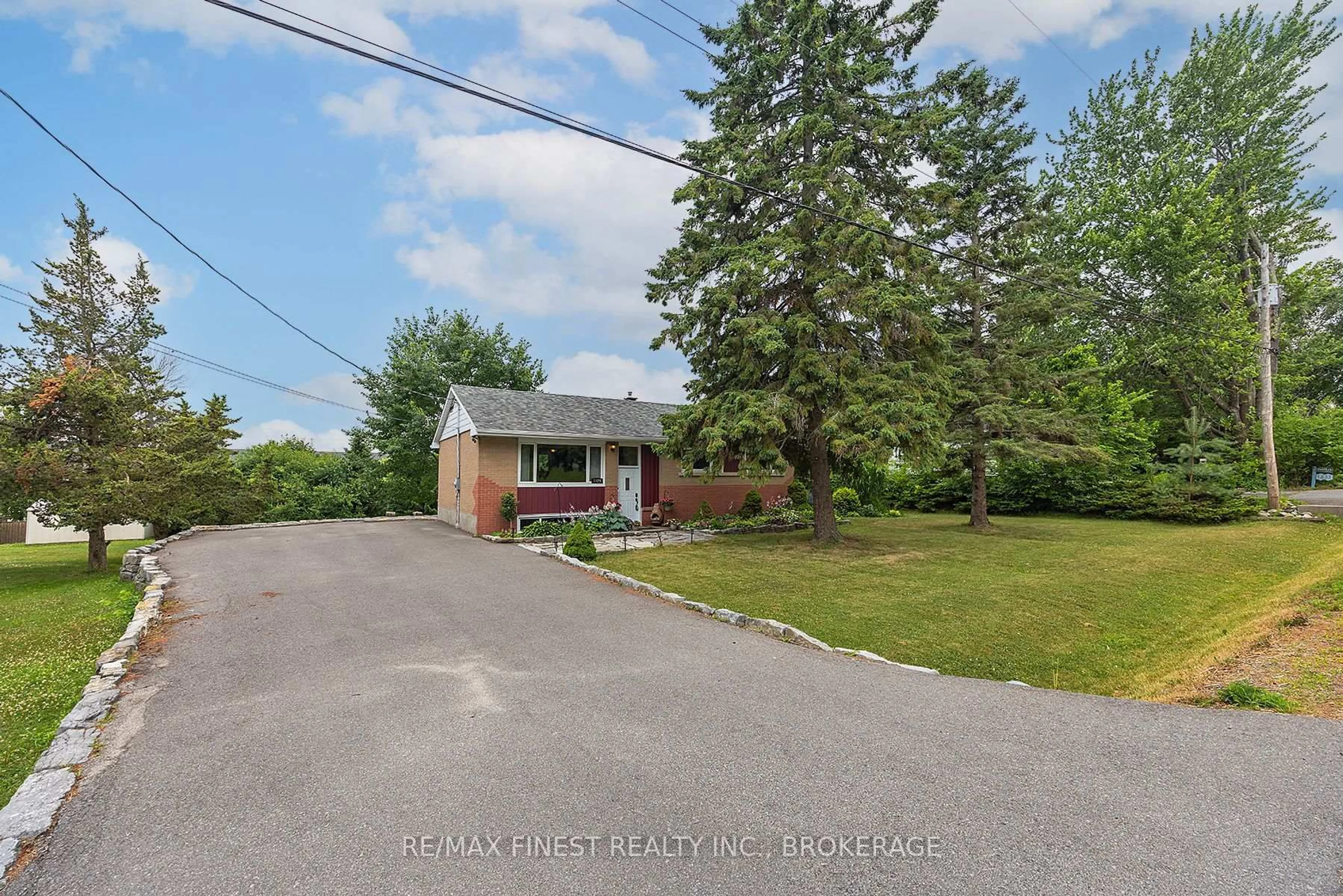 A pic from outside/outdoor area/front of a property/back of a property/a pic from drone, street for 1429 Avondale Cres, Kingston Ontario K7P 2V2