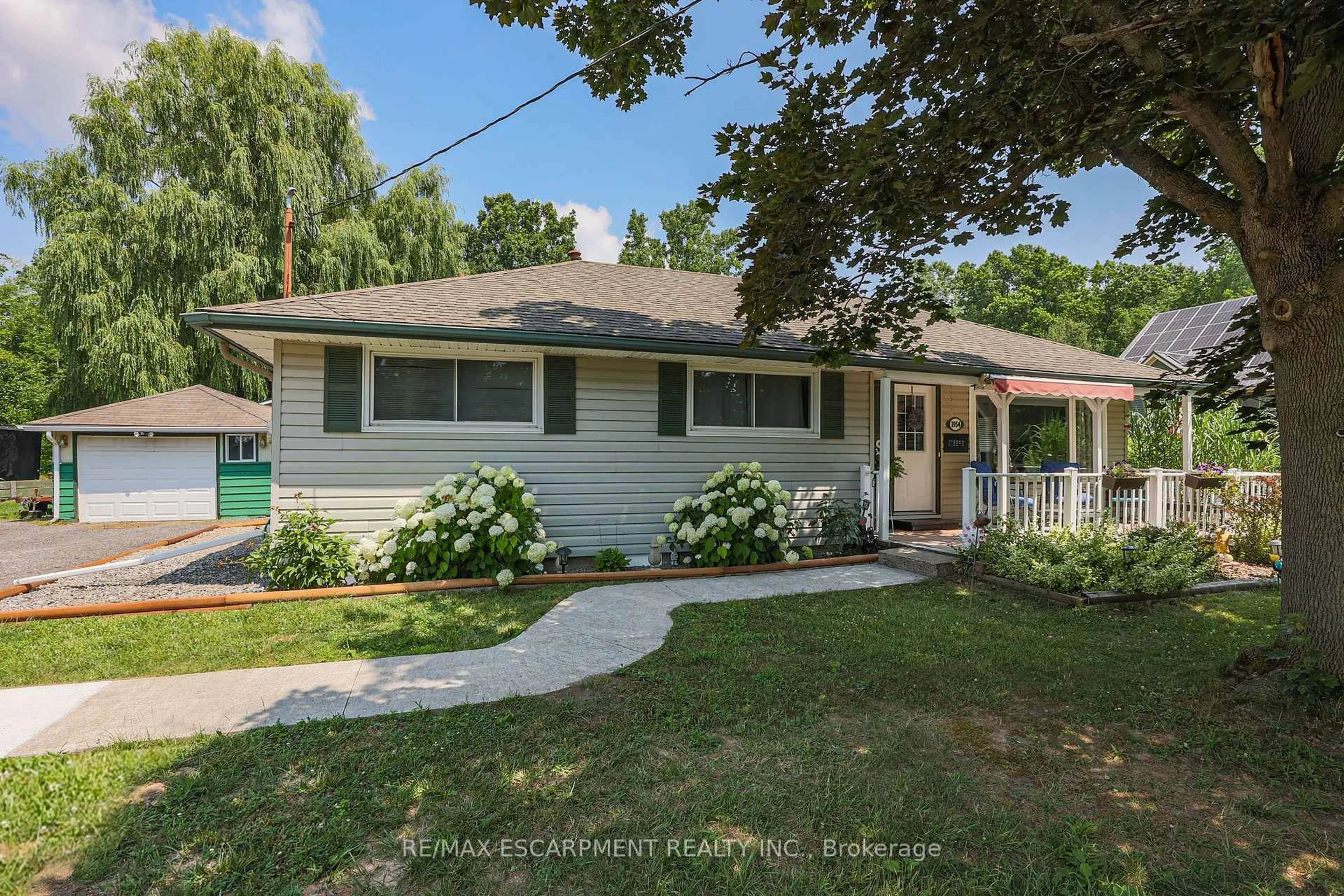 Home with vinyl exterior material, street for 1954 Grayson Ave, Fort Erie Ontario L2A 5M4