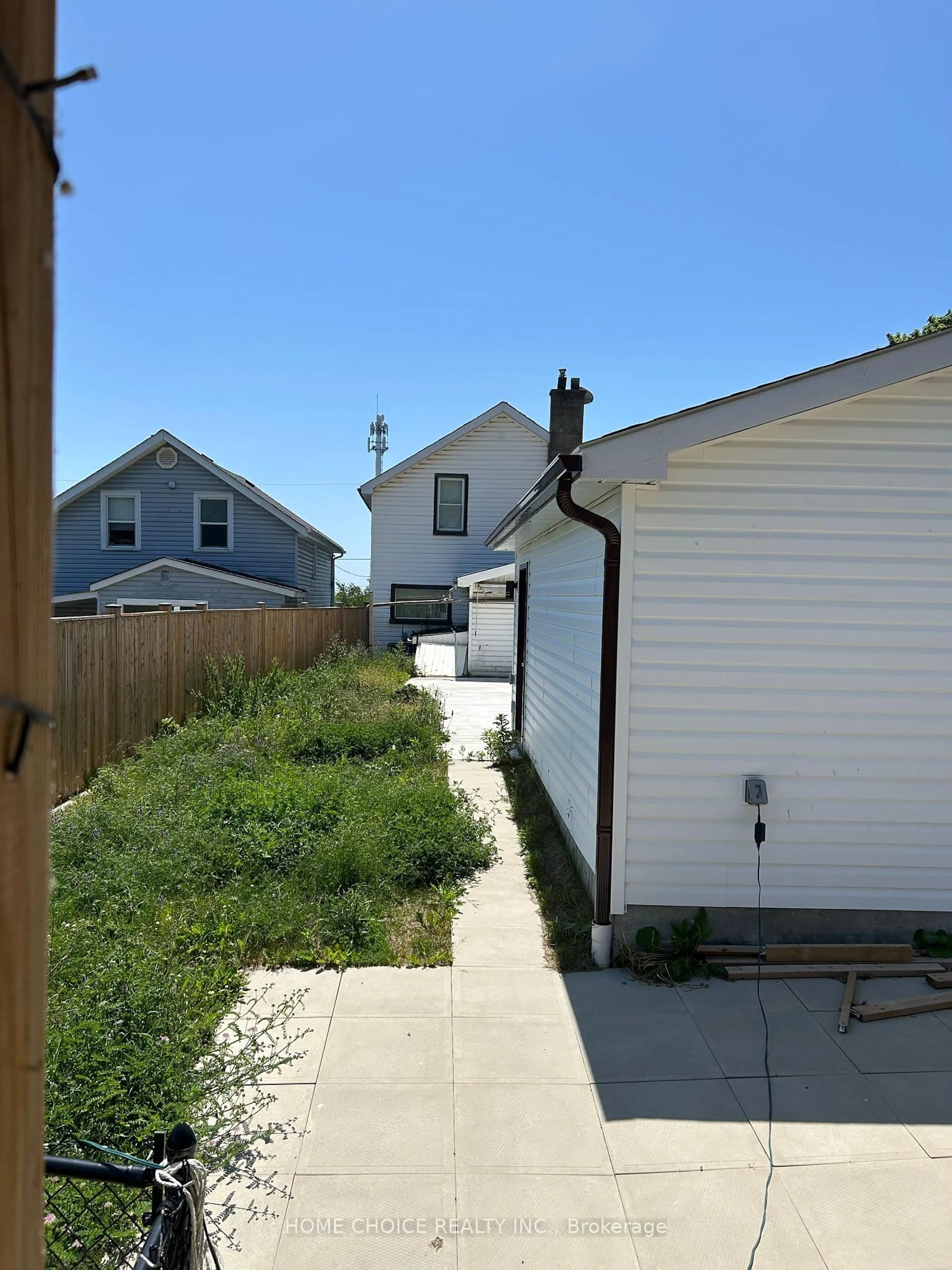A pic from outside/outdoor area/front of a property/back of a property/a pic from drone, street for 30 Alexander St, Port Hope Ontario L1A 1B2