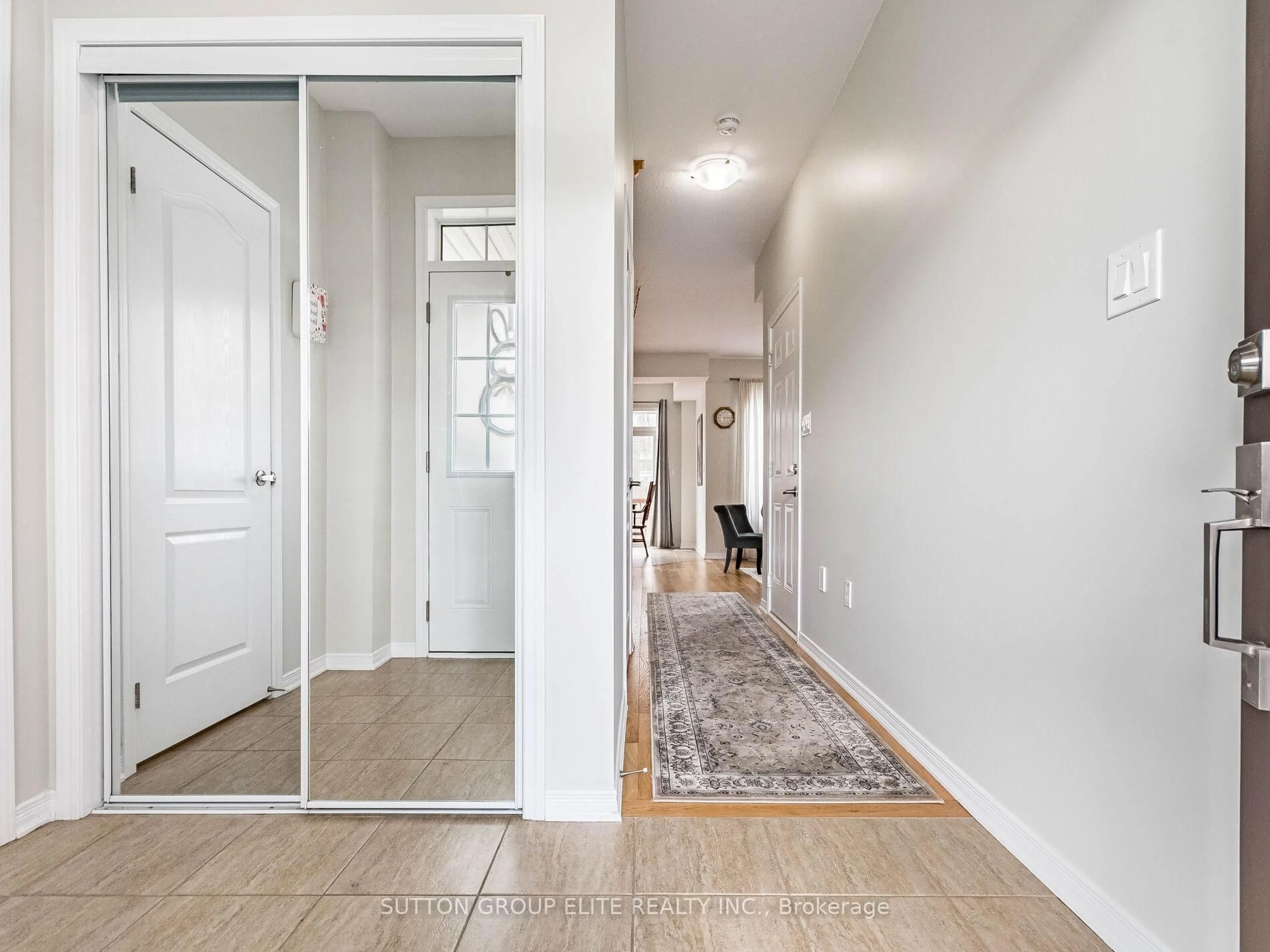 Indoor entryway for 173 Kinsman Dr, Hamilton Ontario L0R 1C0