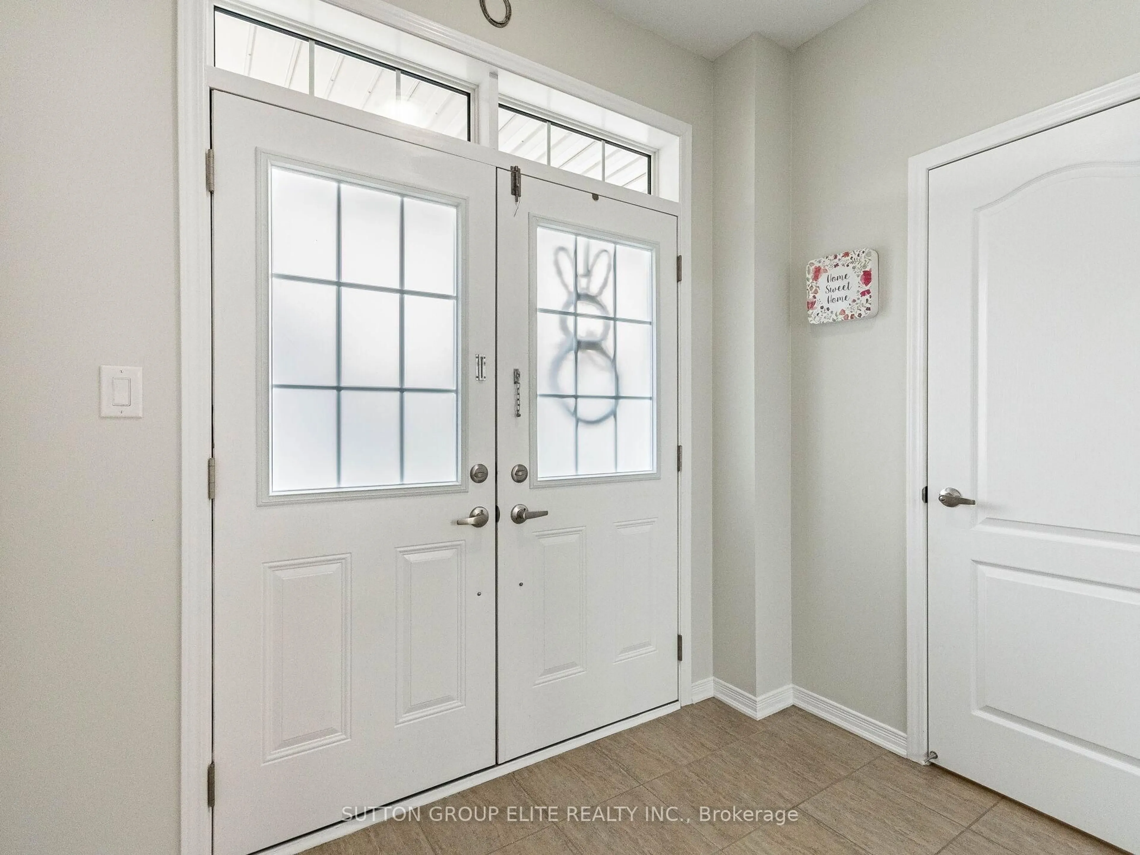 Indoor entryway for 173 Kinsman Dr, Hamilton Ontario L0R 1C0