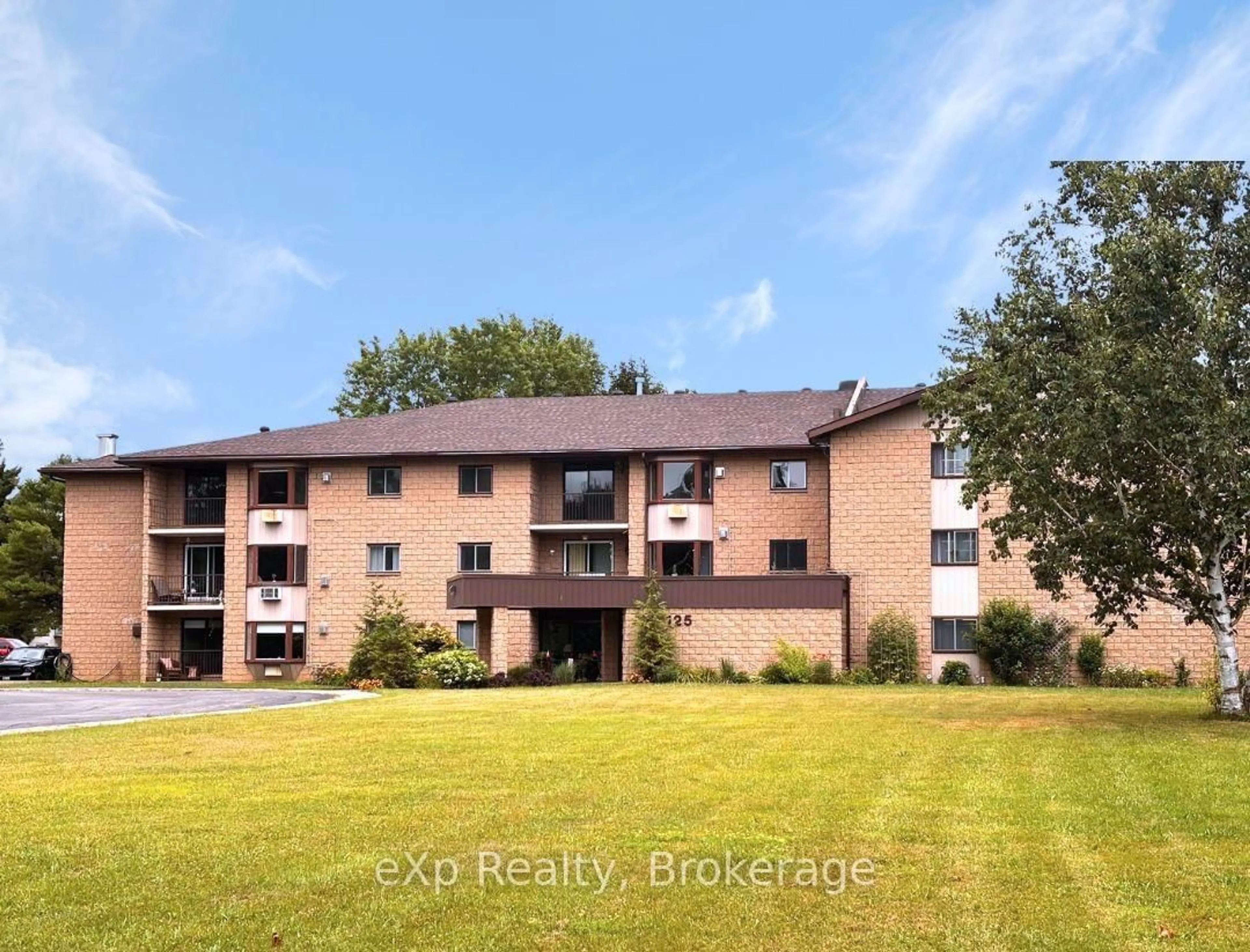 A pic from outside/outdoor area/front of a property/back of a property/a pic from drone, water/lake/river/ocean view for 125 Hinks St #306, Brockton Ontario N0G 2V0
