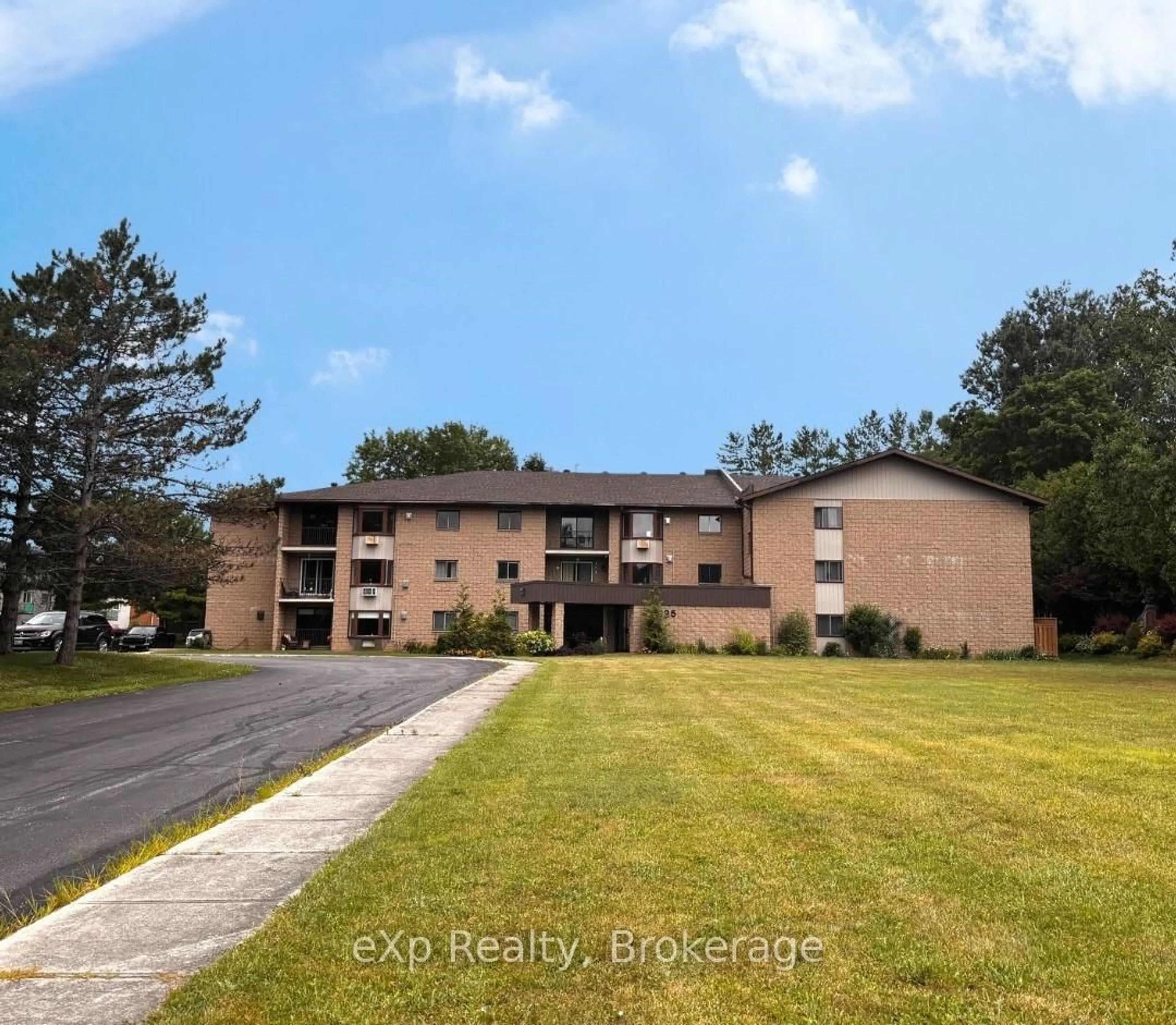 A pic from outside/outdoor area/front of a property/back of a property/a pic from drone, water/lake/river/ocean view for 125 Hinks St #306, Brockton Ontario N0G 2V0