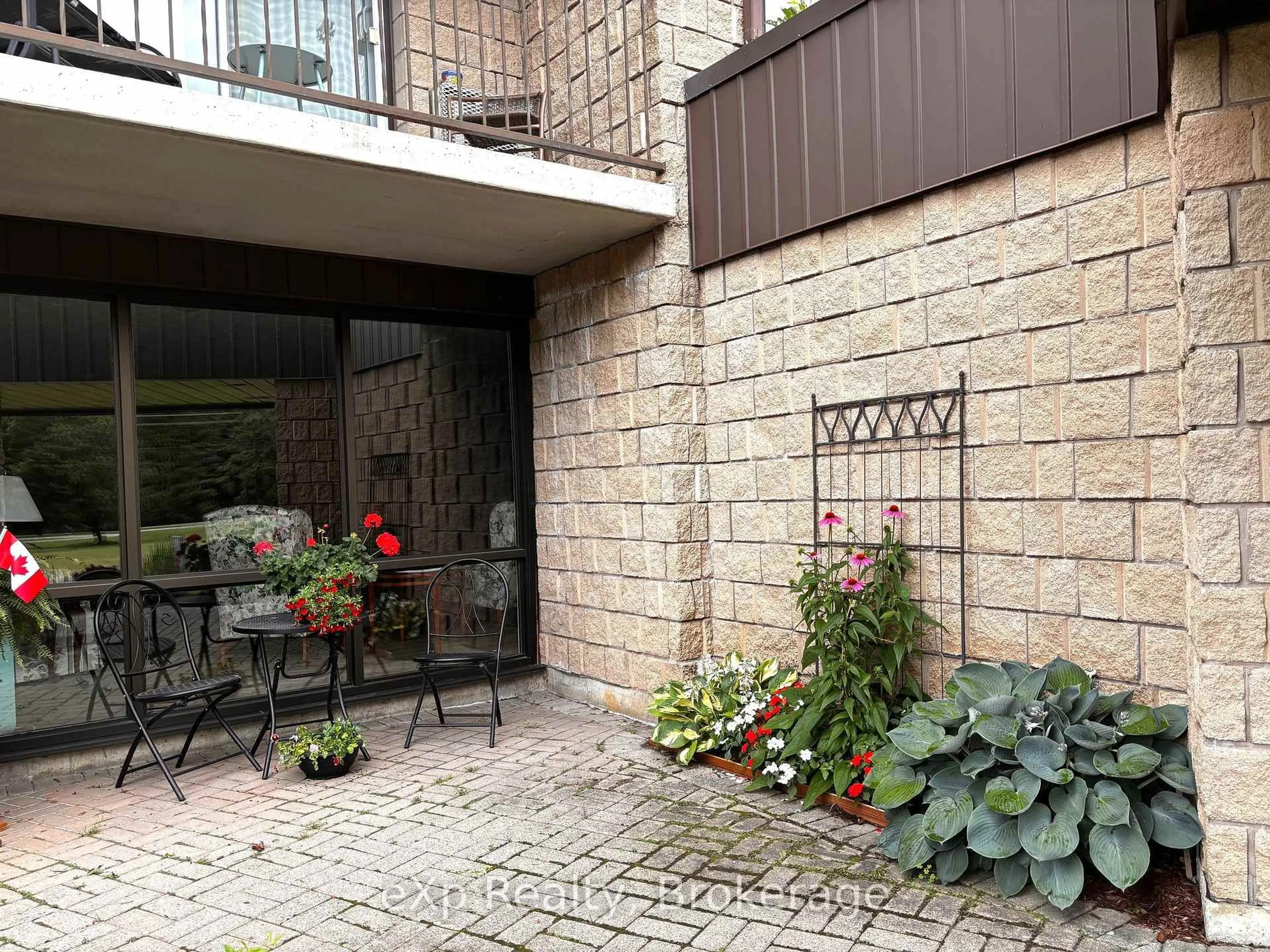 Patio, street for 125 Hinks St #306, Brockton Ontario N0G 2V0