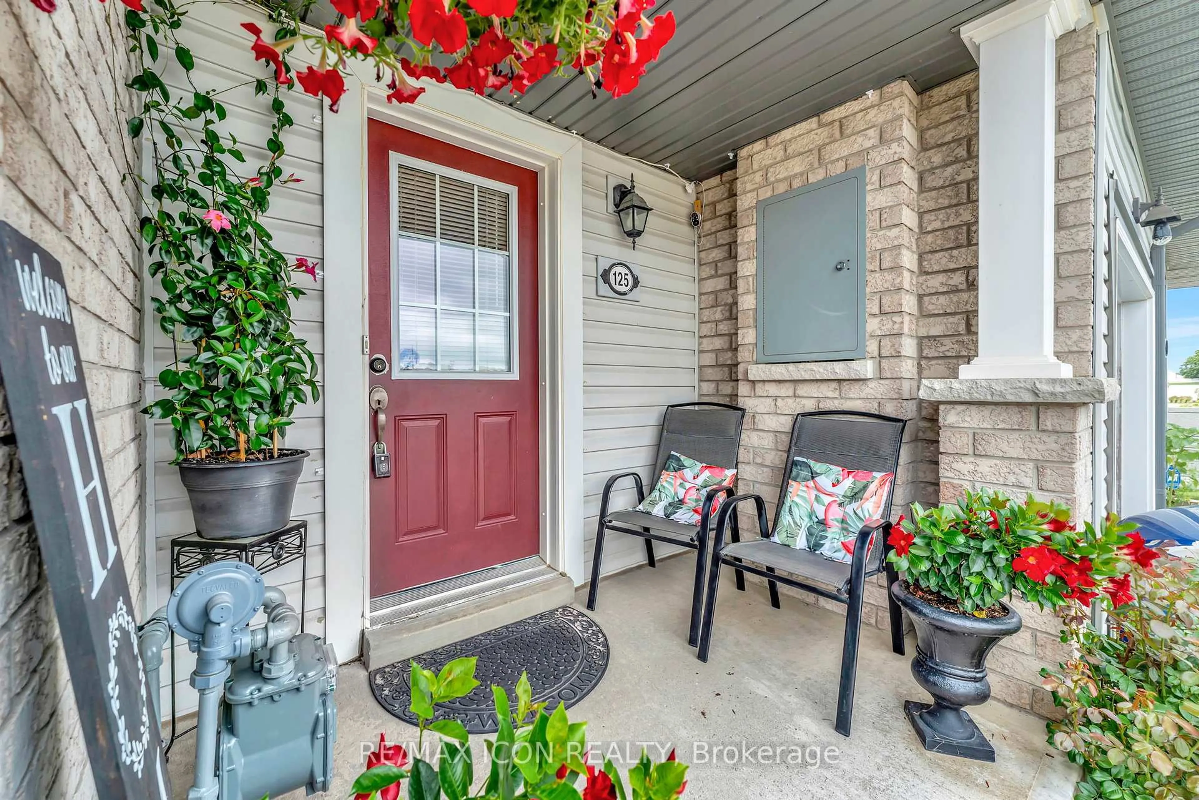 Indoor entryway for 125 Bloomington Dr, Cambridge Ontario N1P 1J6