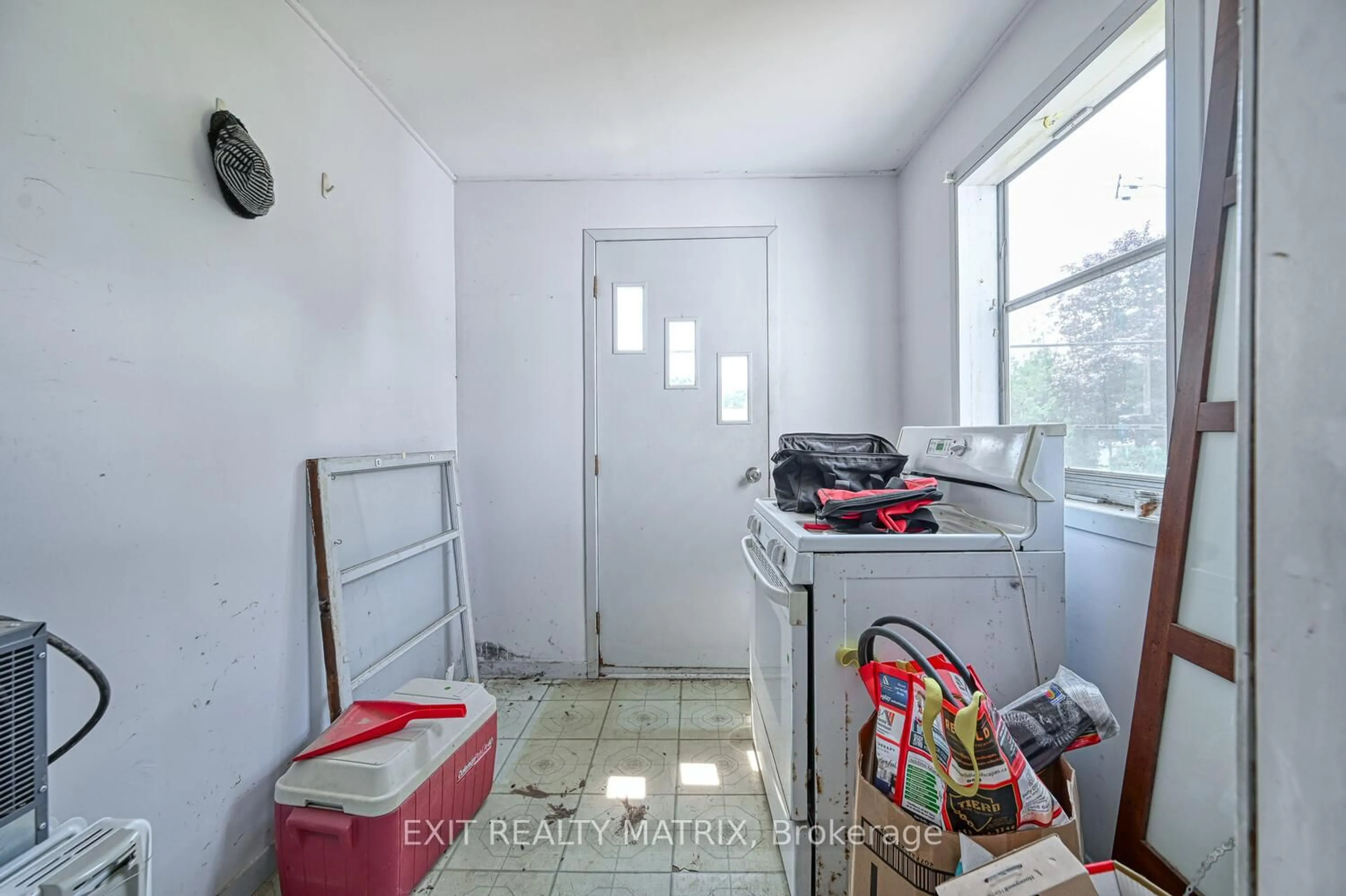 Laundry room for 7771 Lawrence St, Vernon Ontario K0A 3J0