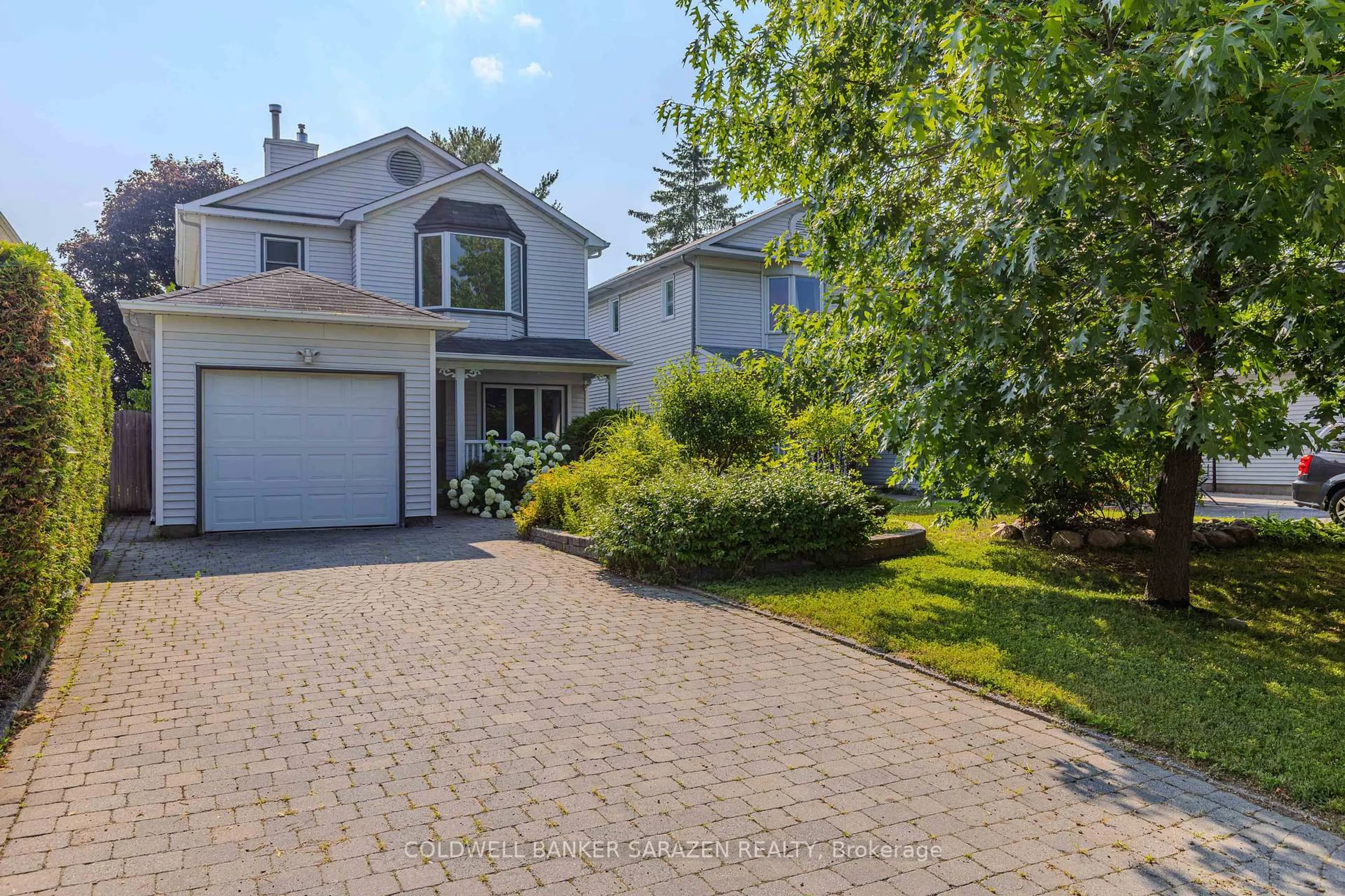 A pic from outside/outdoor area/front of a property/back of a property/a pic from drone, street for 2833 Mozart Crt, Ottawa Ontario K1T 2P6