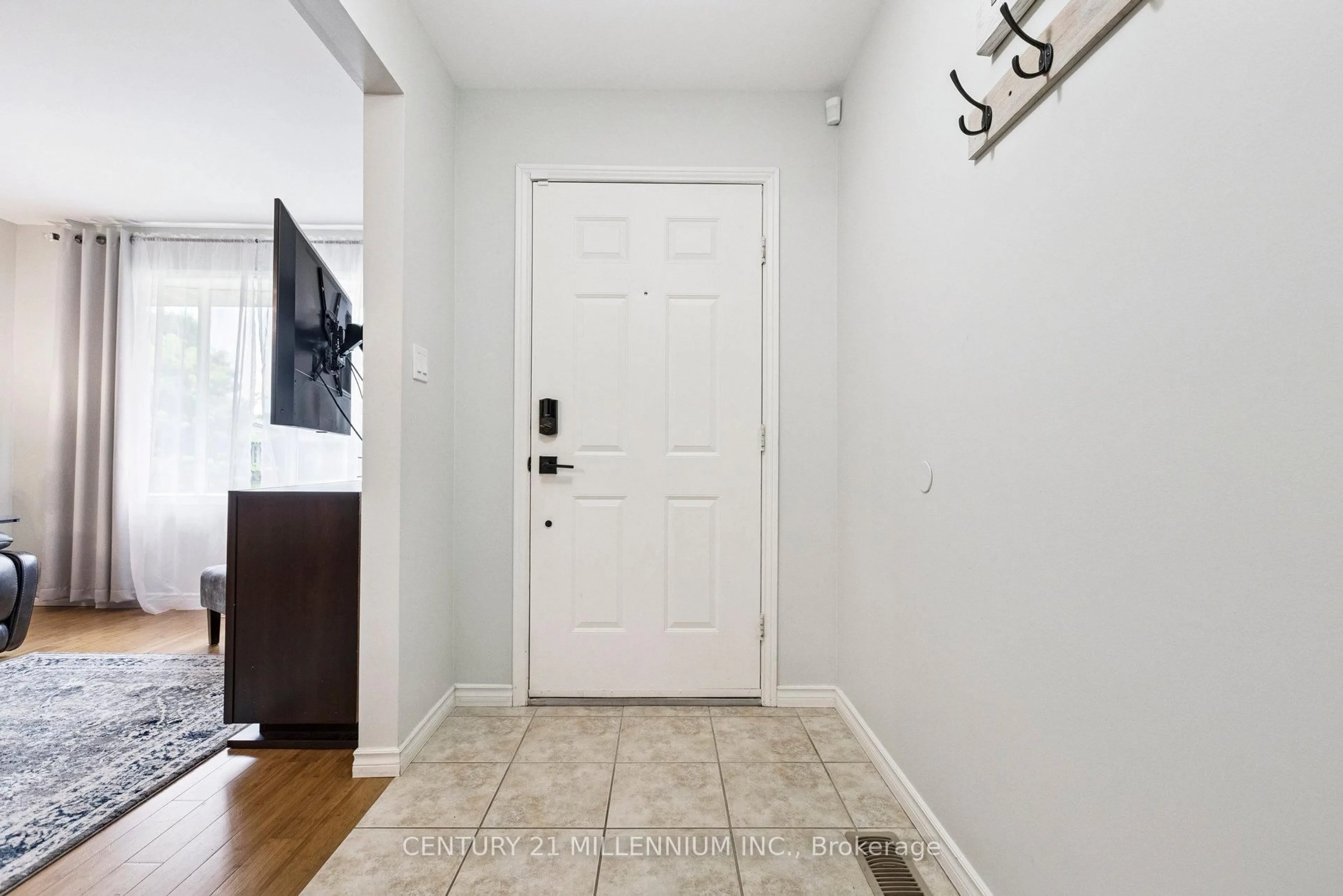 Indoor entryway for 128 Westvale Dr, Waterloo Ontario N2T 1C1