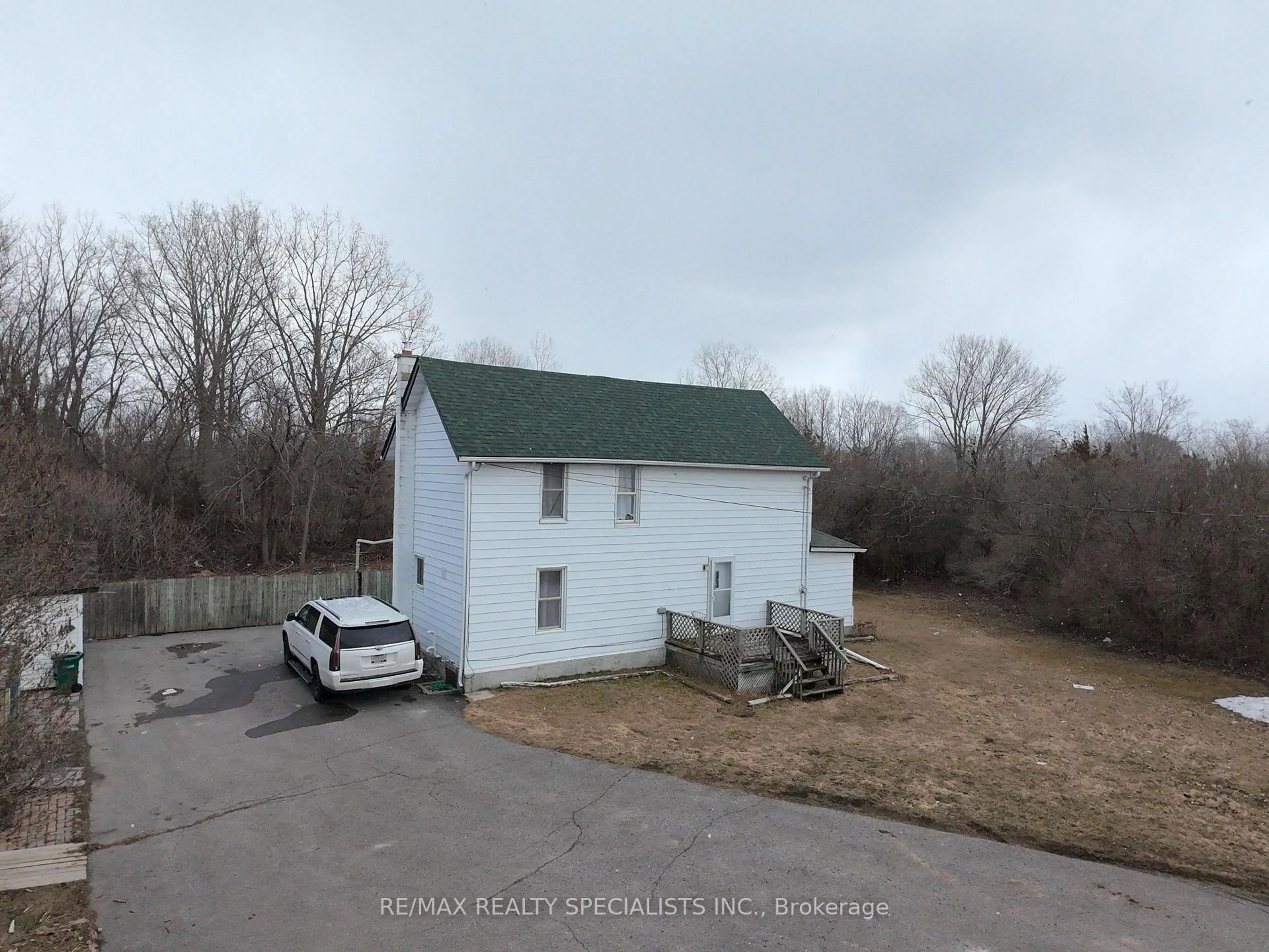 A pic from outside/outdoor area/front of a property/back of a property/a pic from drone, building for 115 Dufferin Ave, Quinte West Ontario K8V 5E2