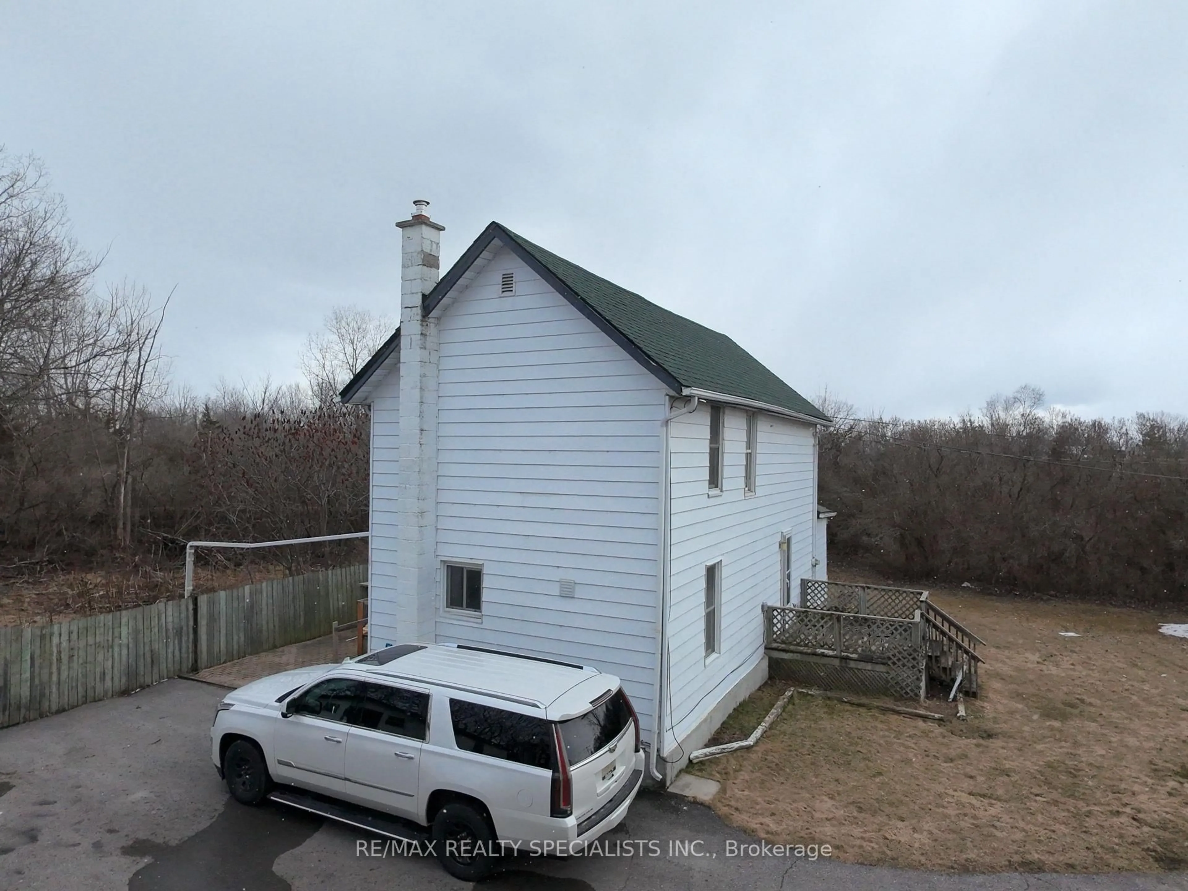A pic from outside/outdoor area/front of a property/back of a property/a pic from drone, building for 115 Dufferin Ave, Quinte West Ontario K8V 5E2