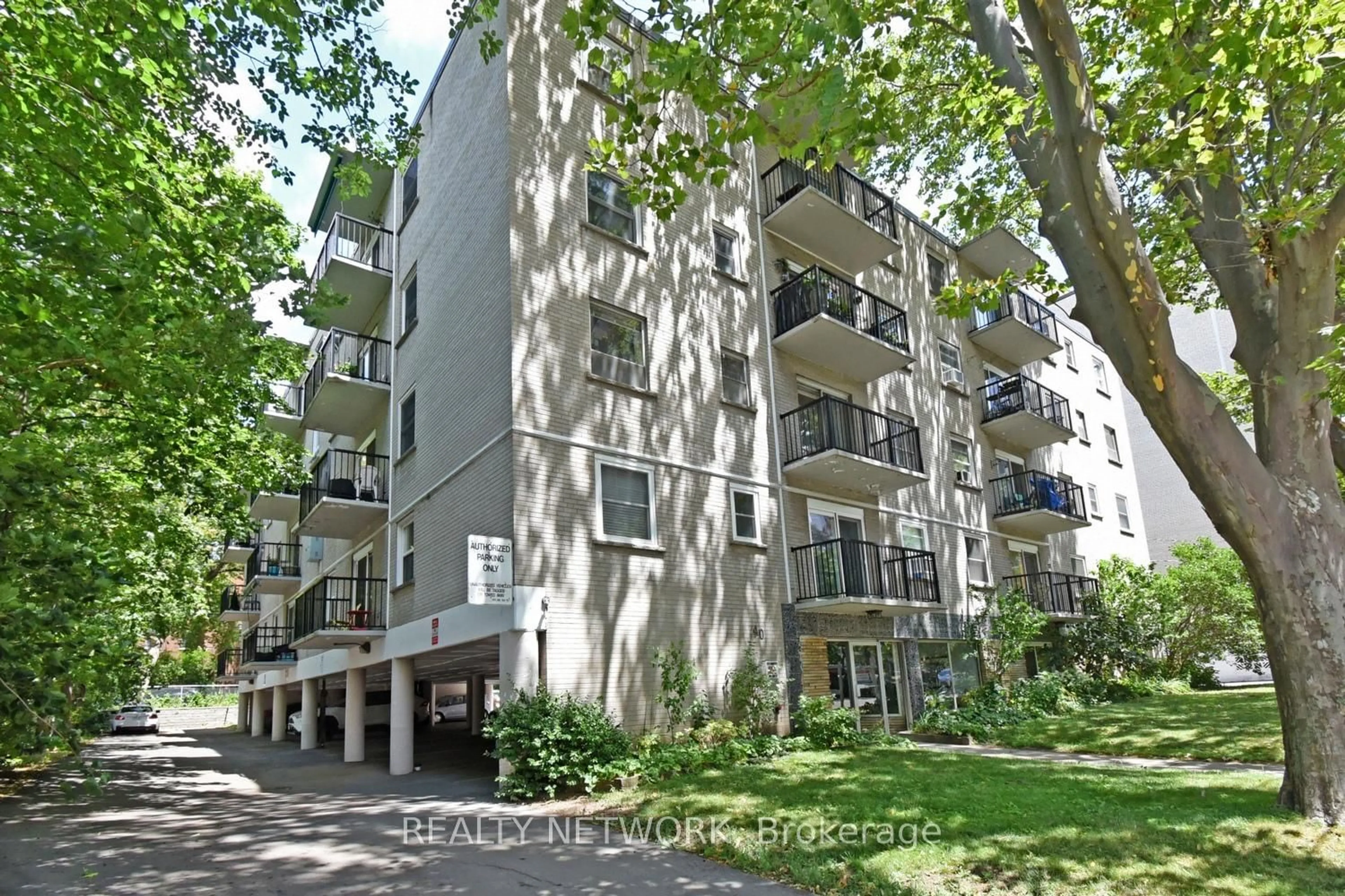 A pic from outside/outdoor area/front of a property/back of a property/a pic from drone, street for 40 Robinson St #505, Hamilton Ontario L8P 1Y9