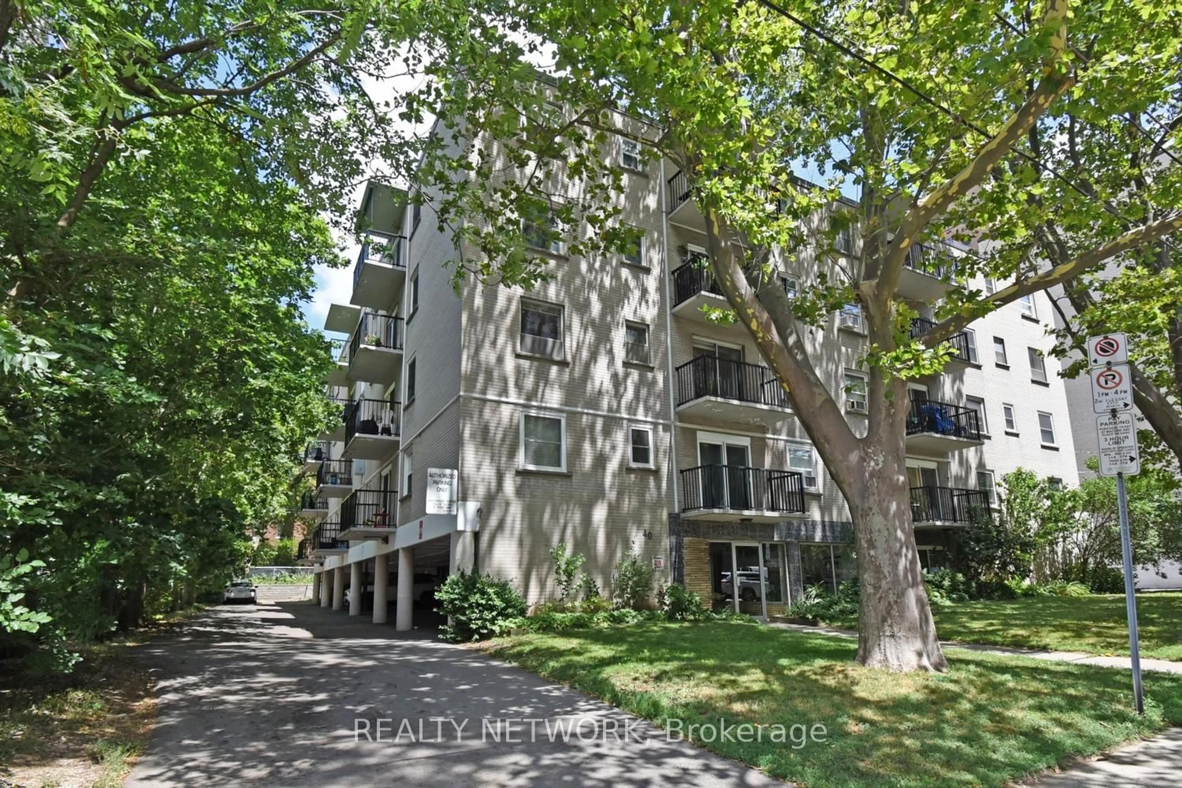 Unknown for 40 Robinson St #505, Hamilton Ontario L8P 1Y9